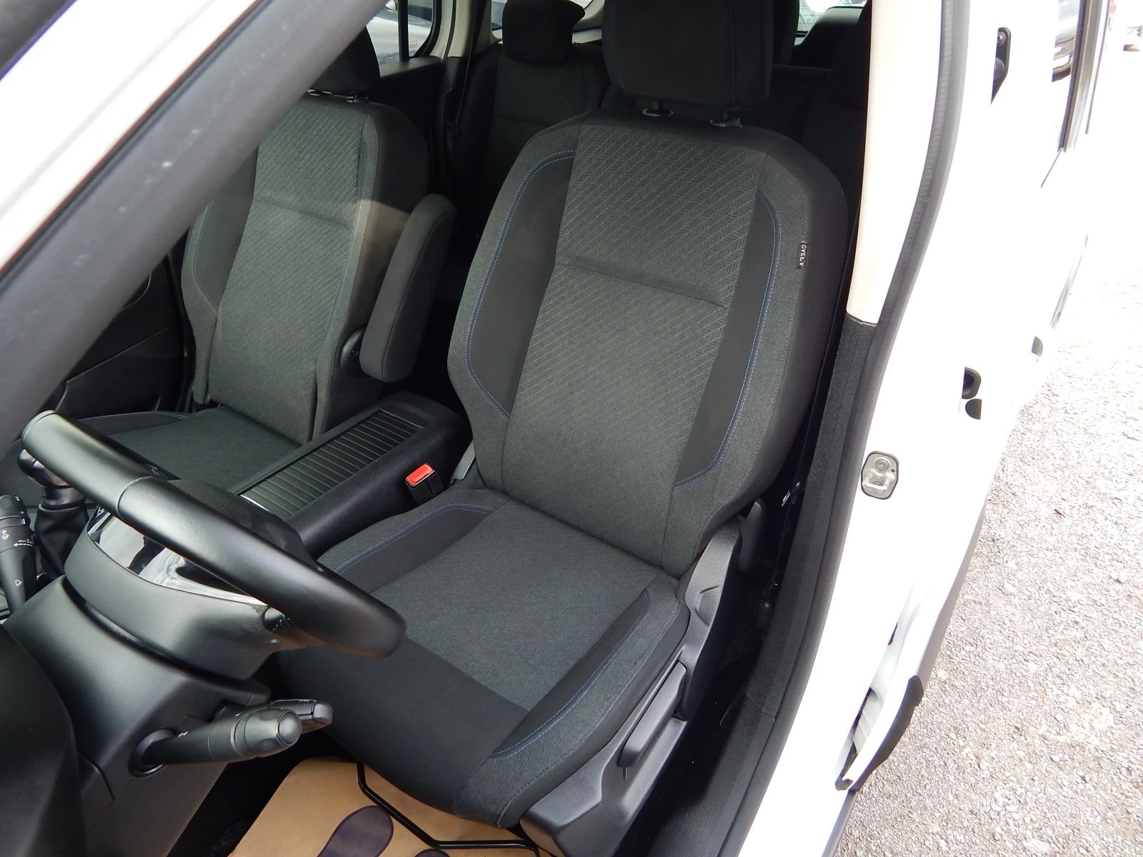 Peugeot Rifter 1.5HDI* MAXI* 7места* , снимка 13 - Автомобили и джипове - 54931739