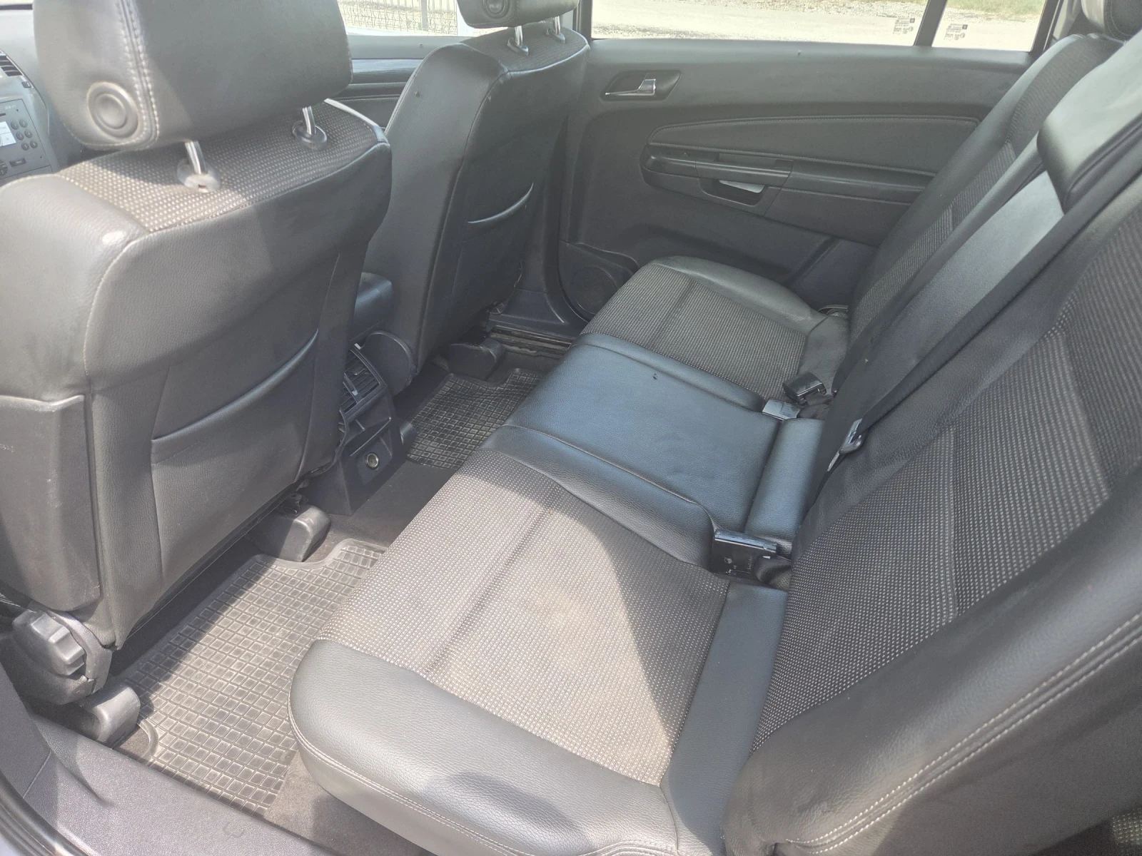 Opel Zafira 1.9* klima* внос Италия* , снимка 12 - Автомобили и джипове - 55185700