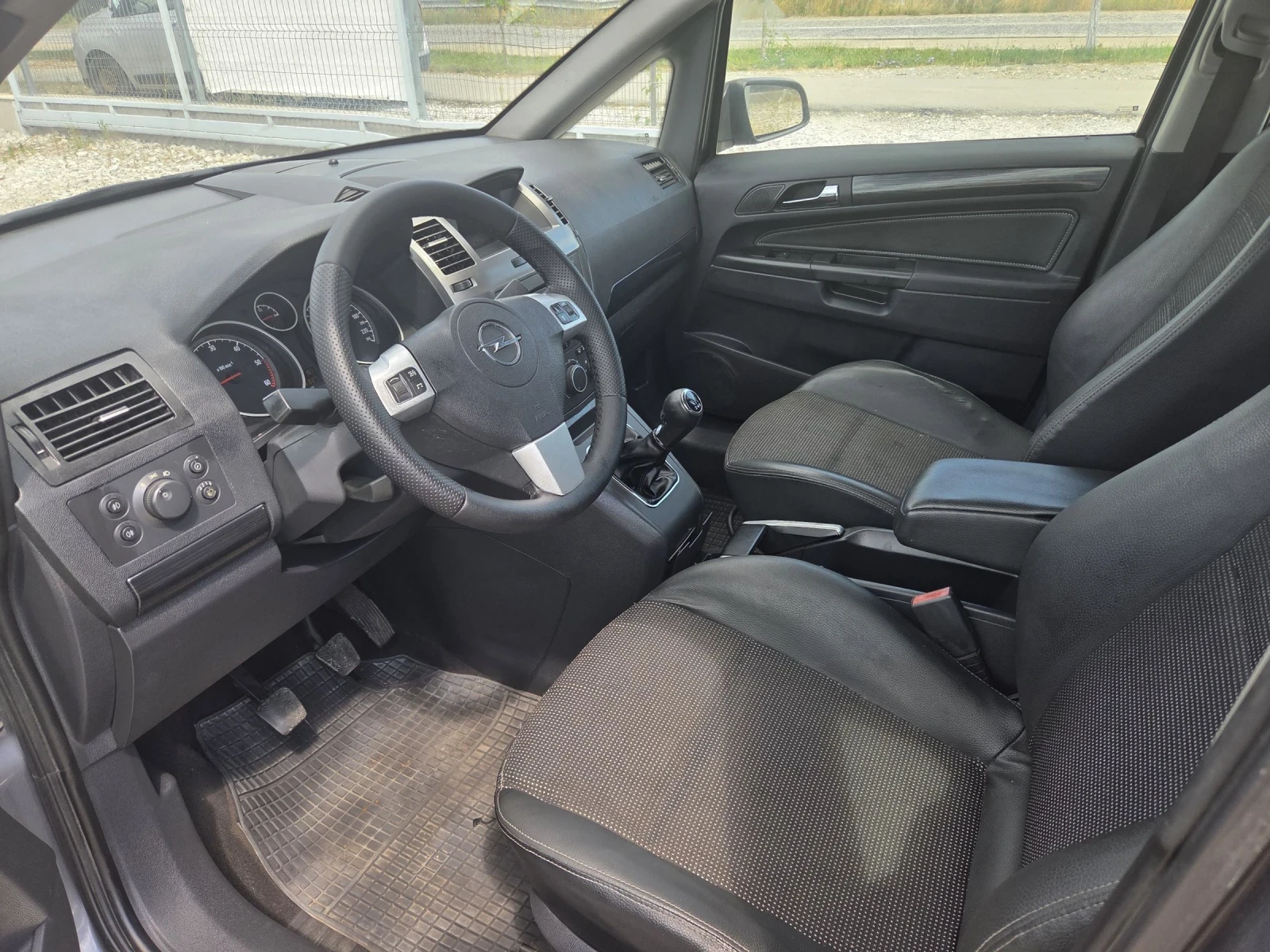 Opel Zafira 1.9* klima* внос Италия* , снимка 11 - Автомобили и джипове - 55185700