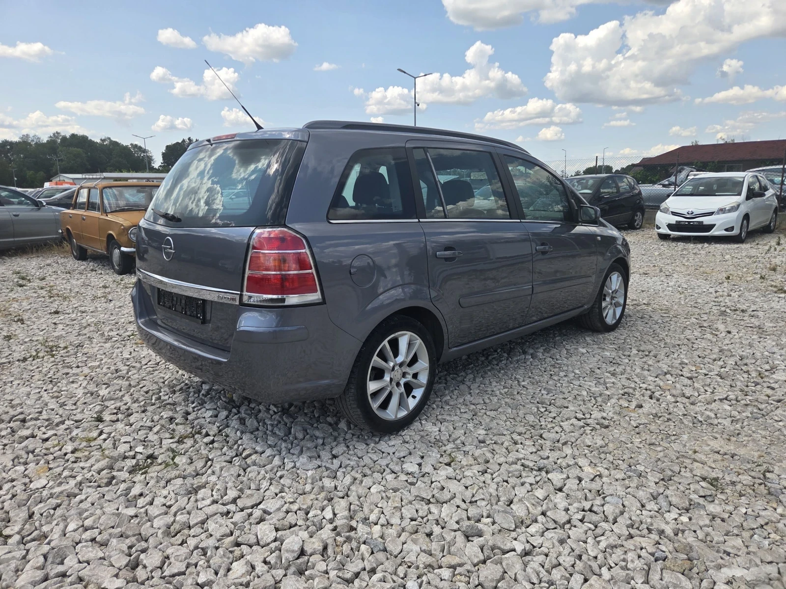 Opel Zafira 1.9* klima* внос Италия* , снимка 5 - Автомобили и джипове - 55185700