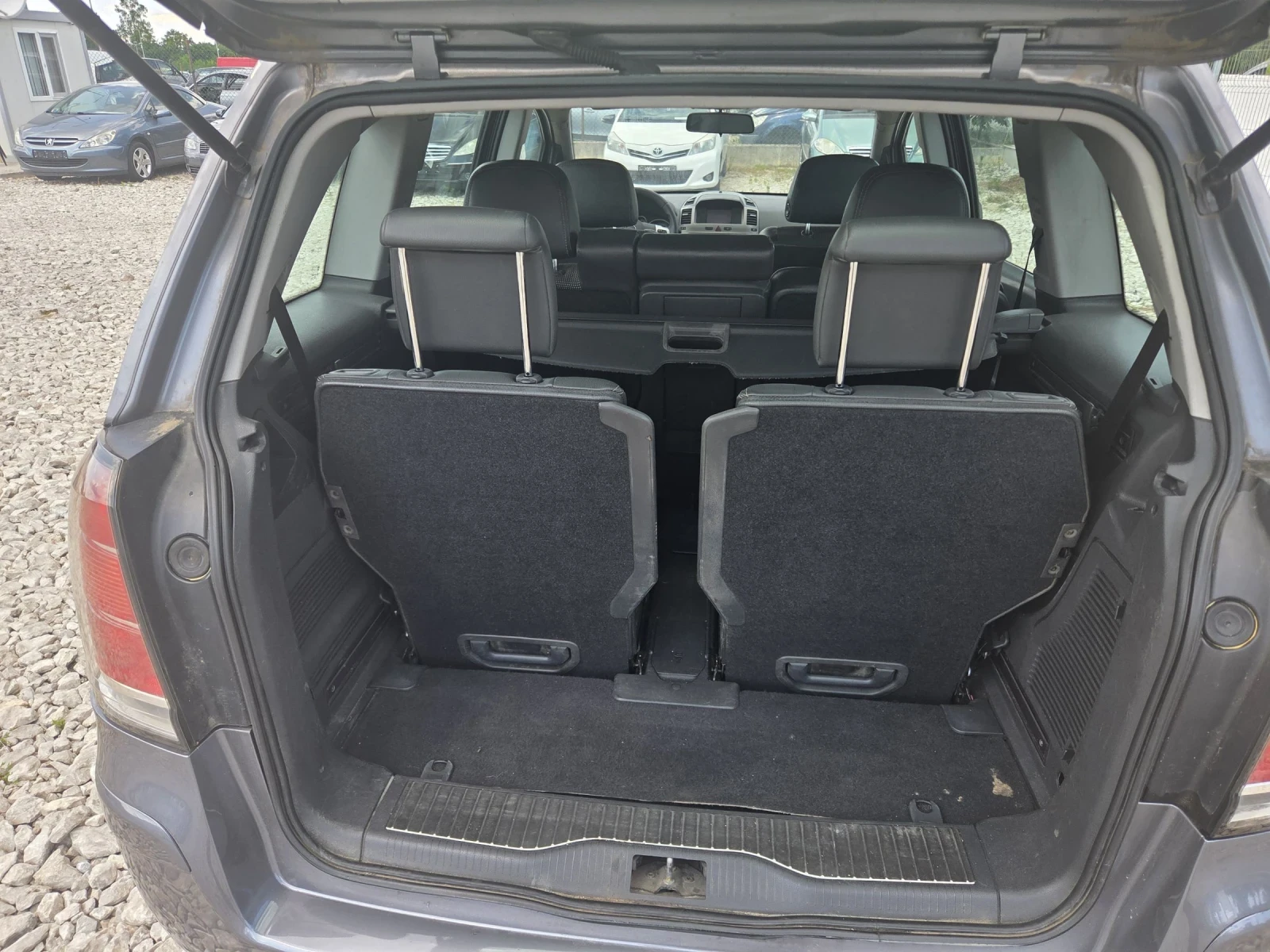 Opel Zafira 1.9* klima* внос Италия* , снимка 16 - Автомобили и джипове - 55185700
