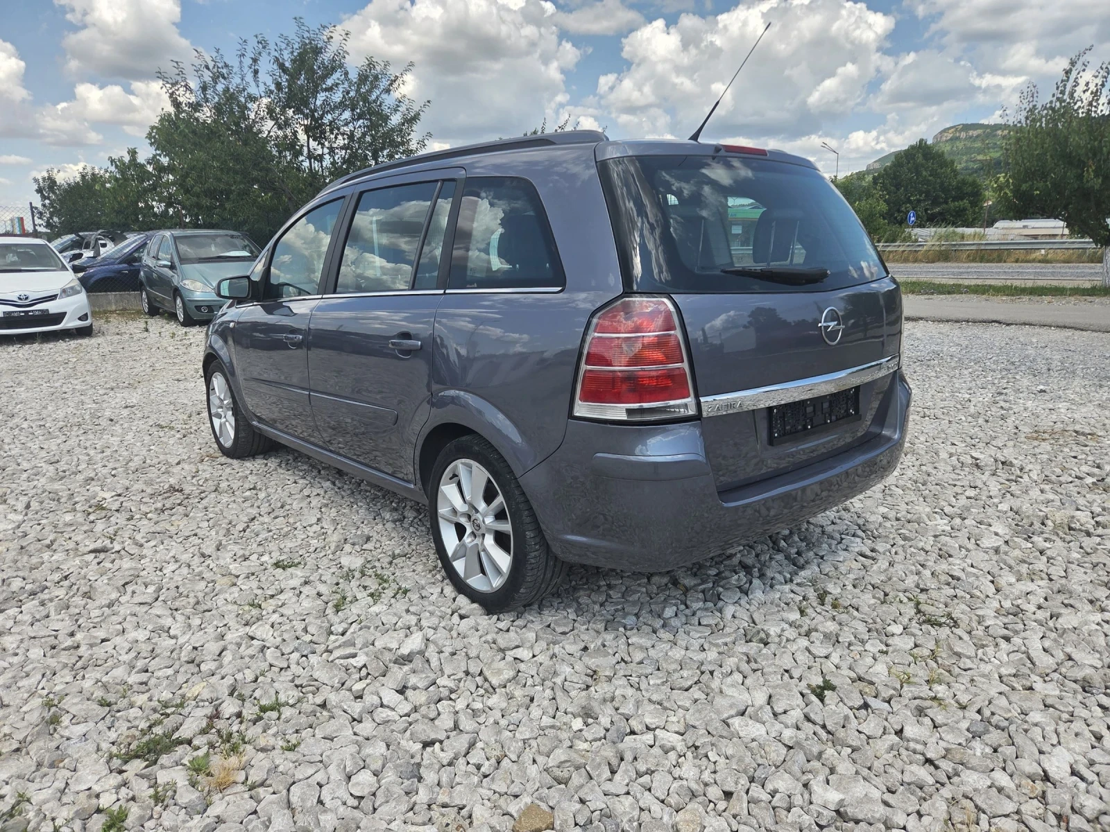 Opel Zafira 1.9* klima* внос Италия* , снимка 7 - Автомобили и джипове - 55185700