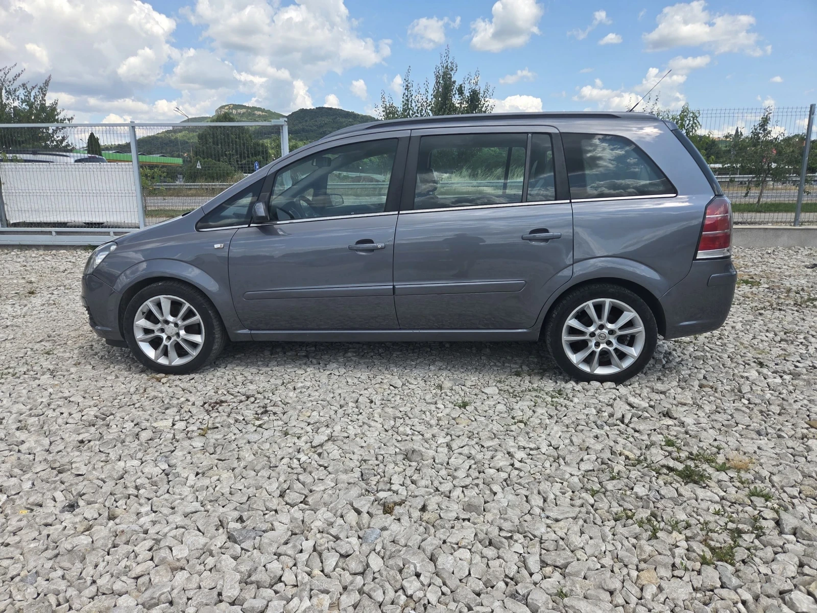 Opel Zafira 1.9* klima* внос Италия* , снимка 8 - Автомобили и джипове - 55185700