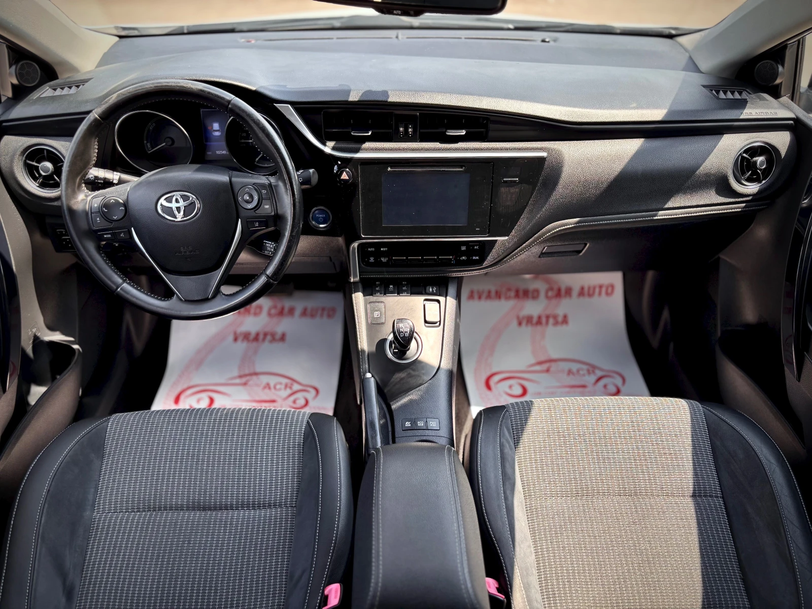 Toyota Auris, снимка 11 - Автомобили и джипове - 55596483