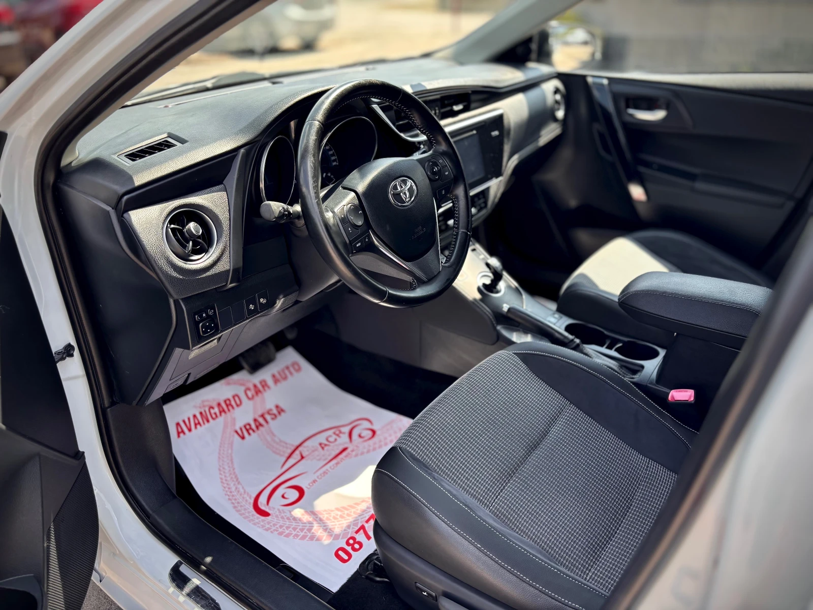 Toyota Auris, снимка 9 - Автомобили и джипове - 55596483