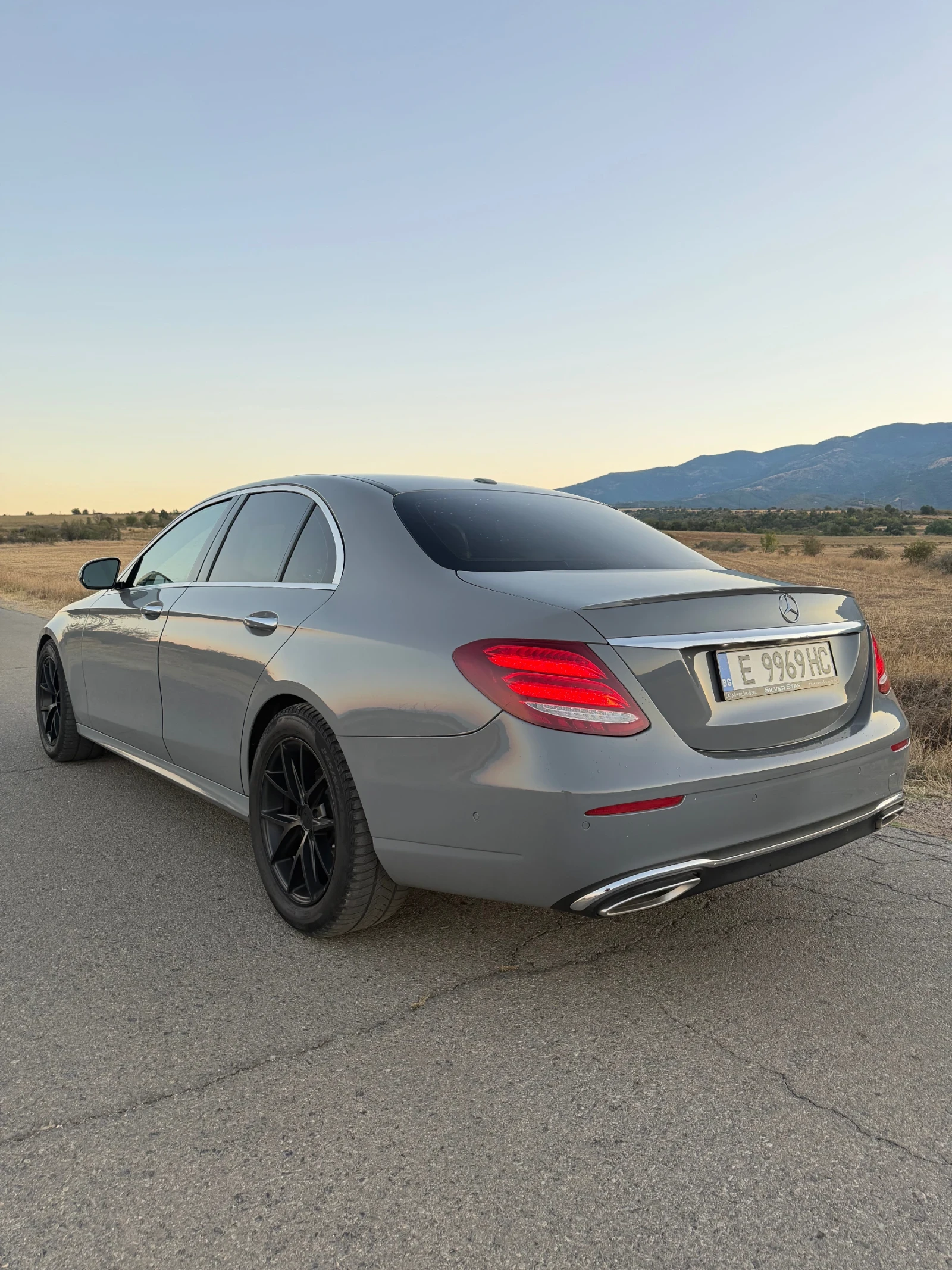 Mercedes-Benz E 300 Уникален!Nardo Grey, снимка 3 - Автомобили и джипове - 55984507