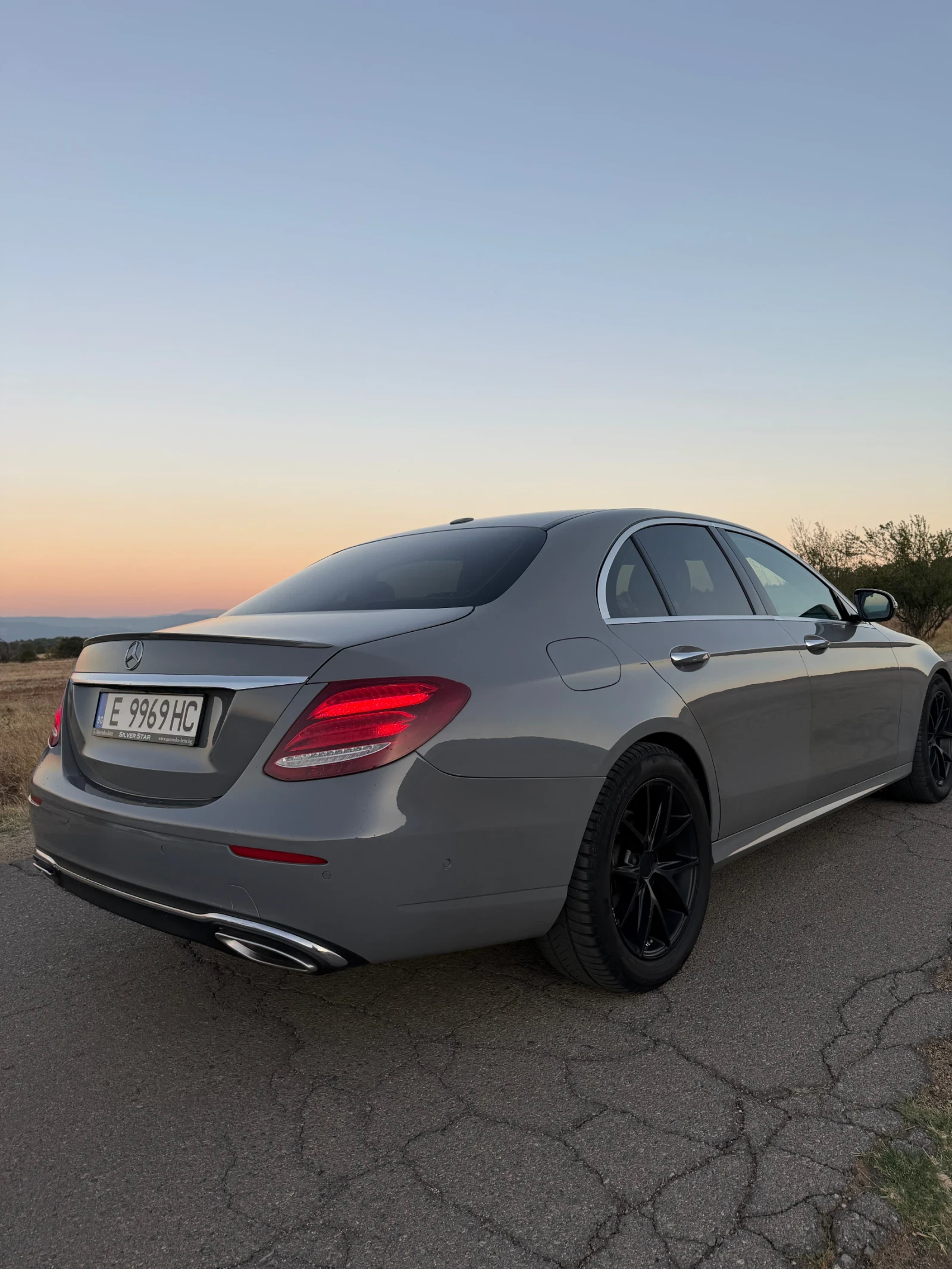 Mercedes-Benz E 300 Уникален!Nardo Grey, снимка 4 - Автомобили и джипове - 55984507