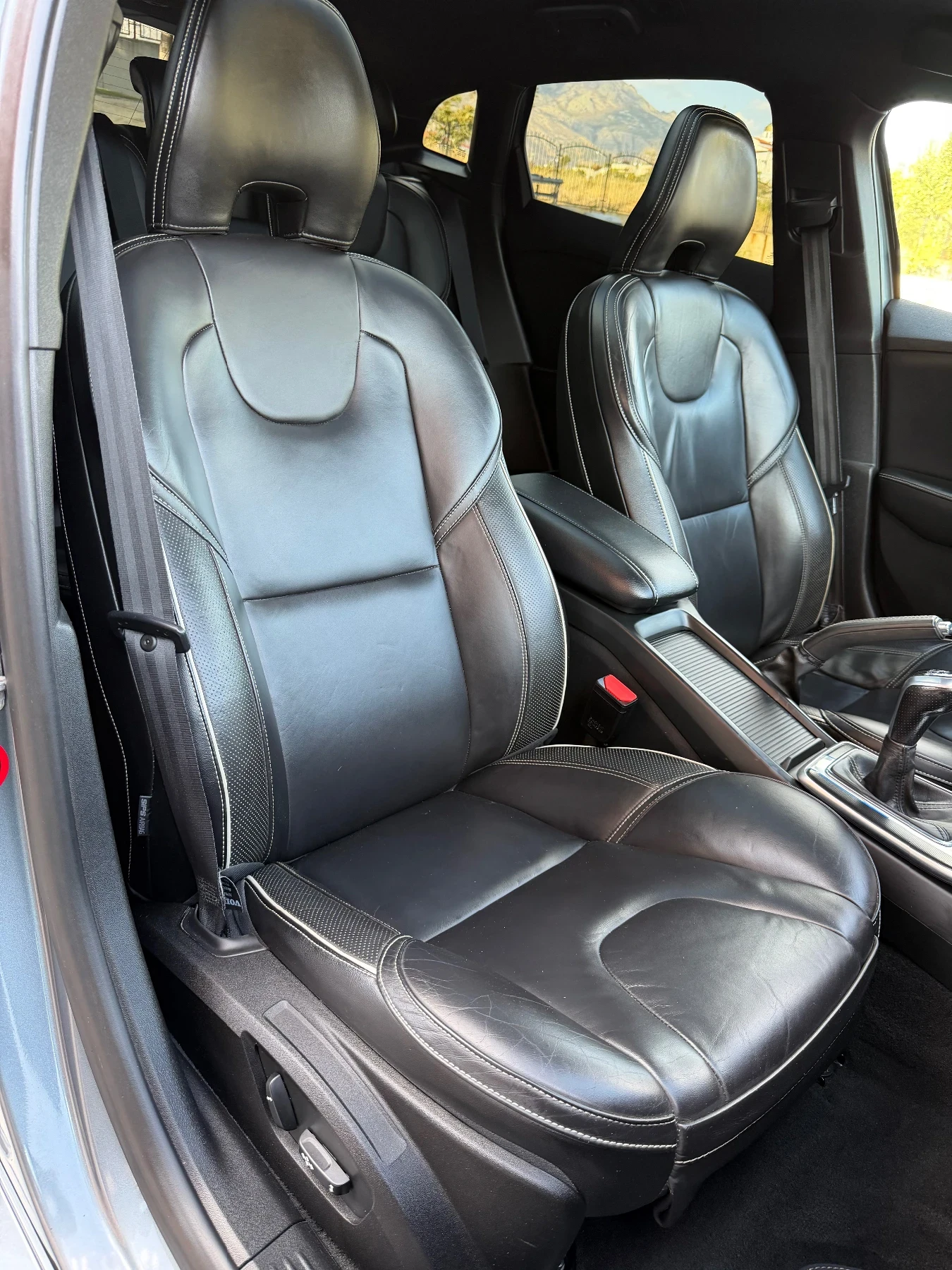 Volvo V40 D4/190hp/R-Design/Панорама/Самопаркиране, снимка 12 - Автомобили и джипове - 56168512
