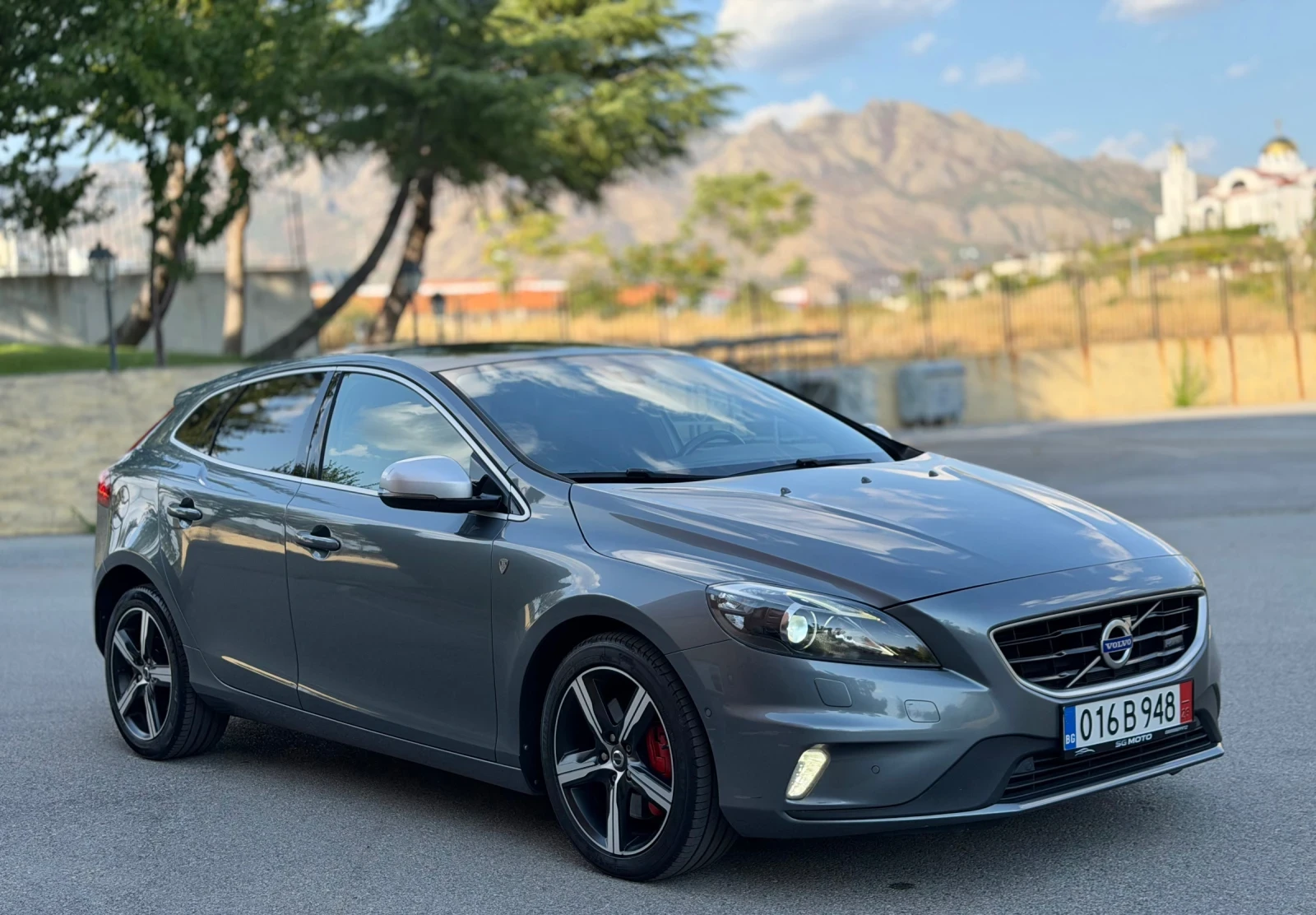 Volvo V40 D4/190hp/R-Design/Панорама/Самопаркиране, снимка 7 - Автомобили и джипове - 56168512