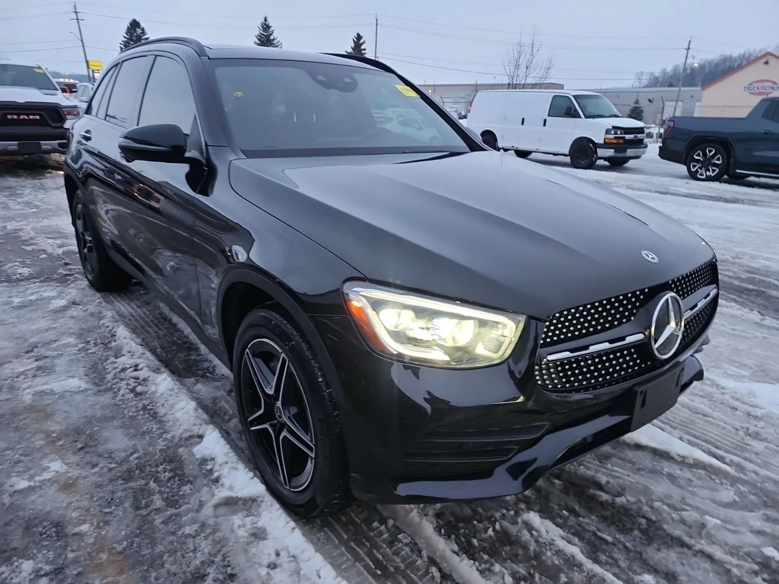 Mercedes-Benz GLC 300 AMG-line* 4Matic* Digital* Подгрев* Пано - изображение 2