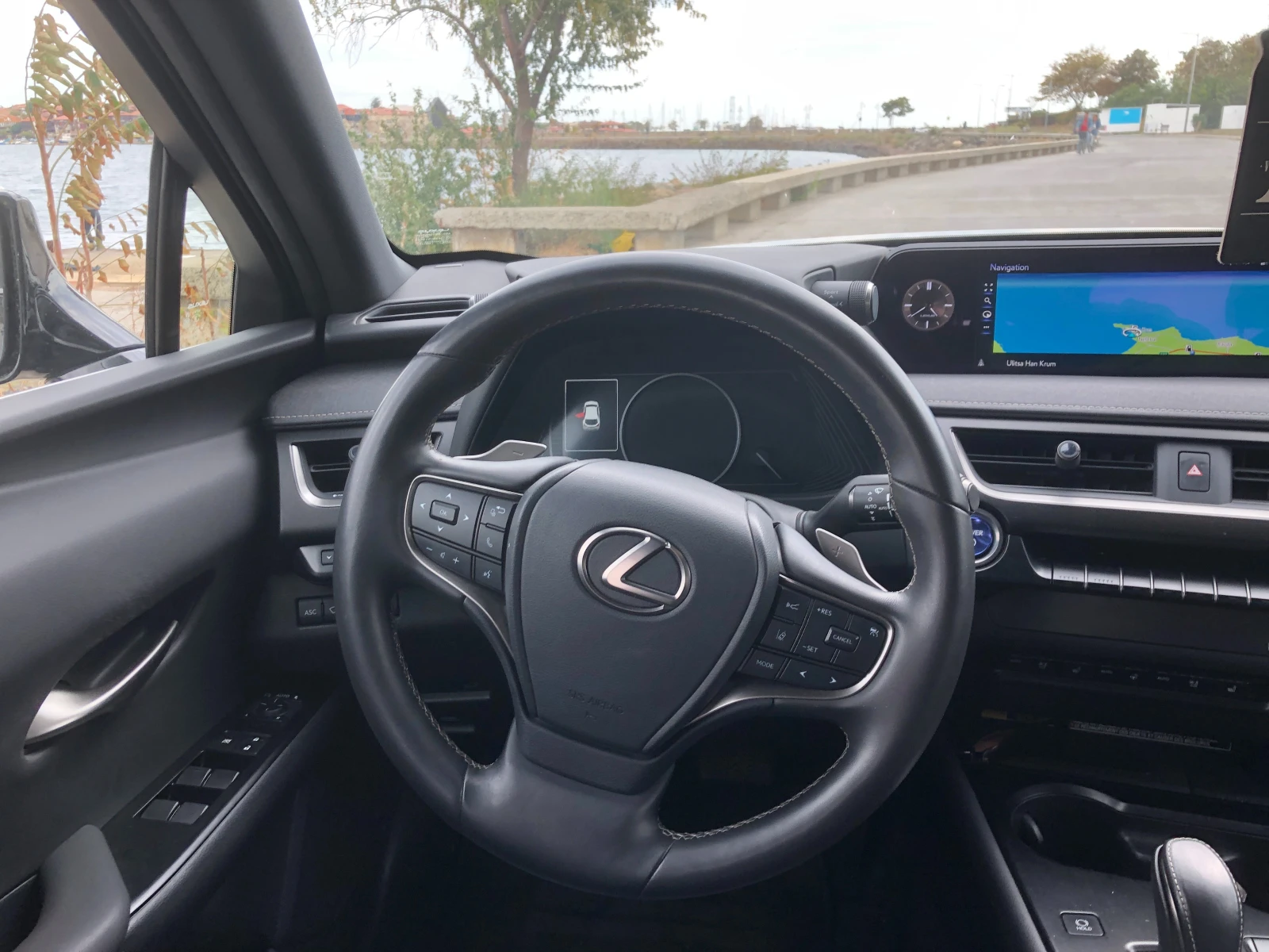 Lexus UX 300e Luxury, снимка 16 - Автомобили и джипове - 54605174
