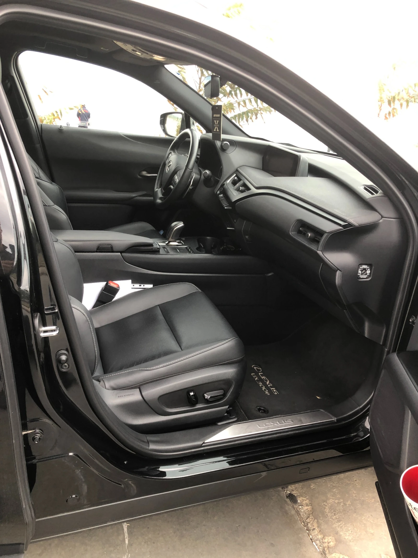 Lexus UX 300e Luxury, снимка 10 - Автомобили и джипове - 54605174