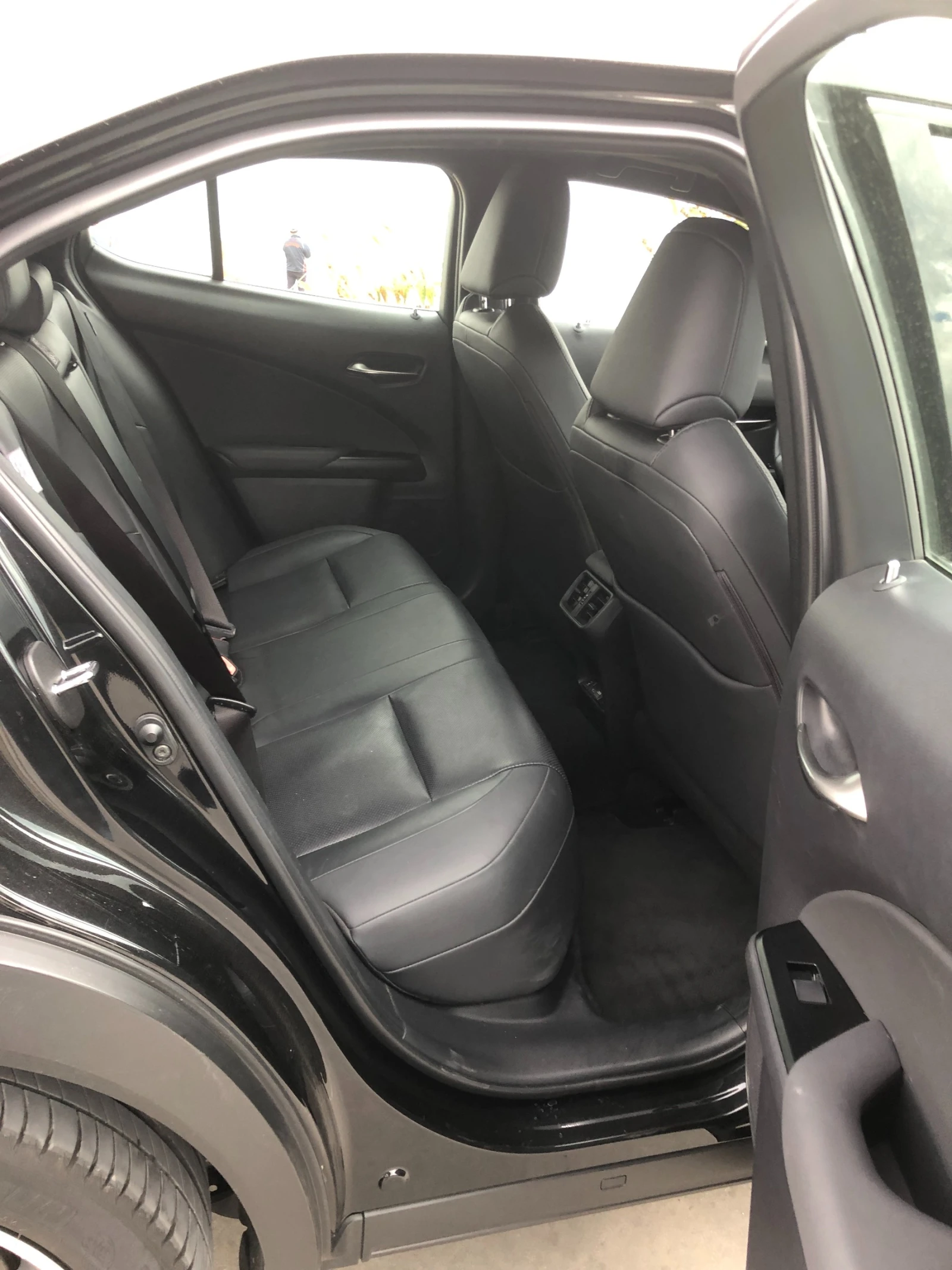 Lexus UX 300e Luxury, снимка 11 - Автомобили и джипове - 54605174