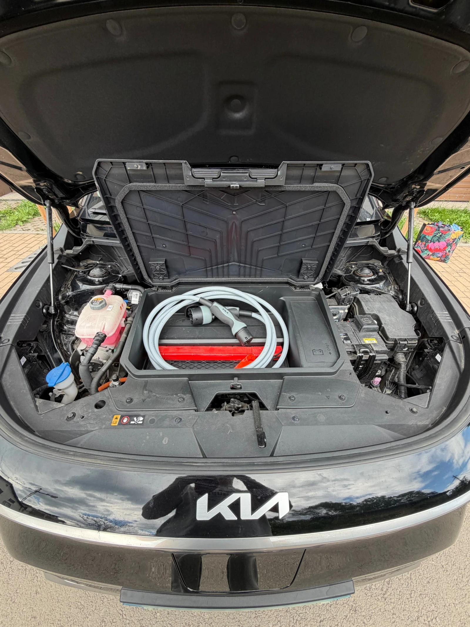 Kia Niro 65kWh регистриран, снимка 14 - Автомобили и джипове - 54954279