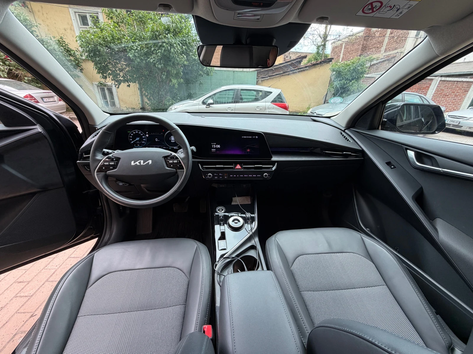 Kia Niro 65kWh регистриран, снимка 9 - Автомобили и джипове - 54954279