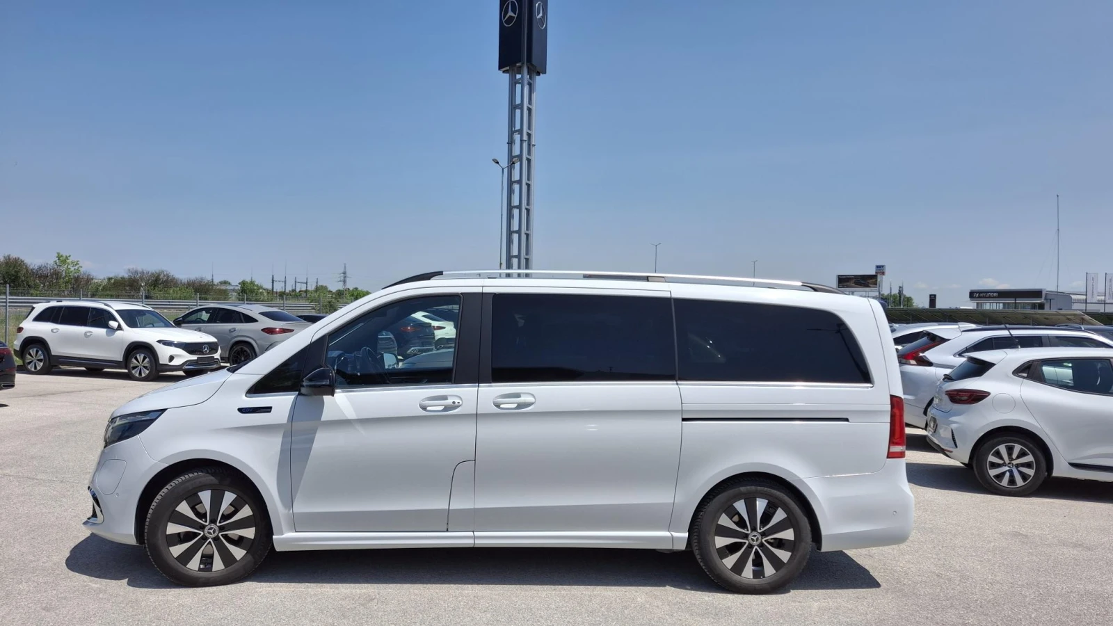 Mercedes-Benz V 300 EQ - изображение 2