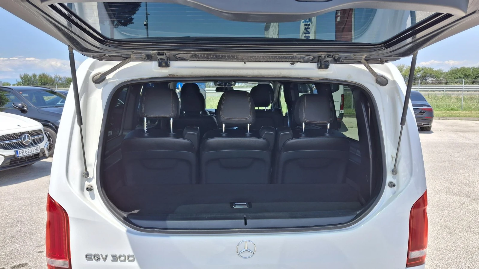 Mercedes-Benz V 300 EQ - изображение 8