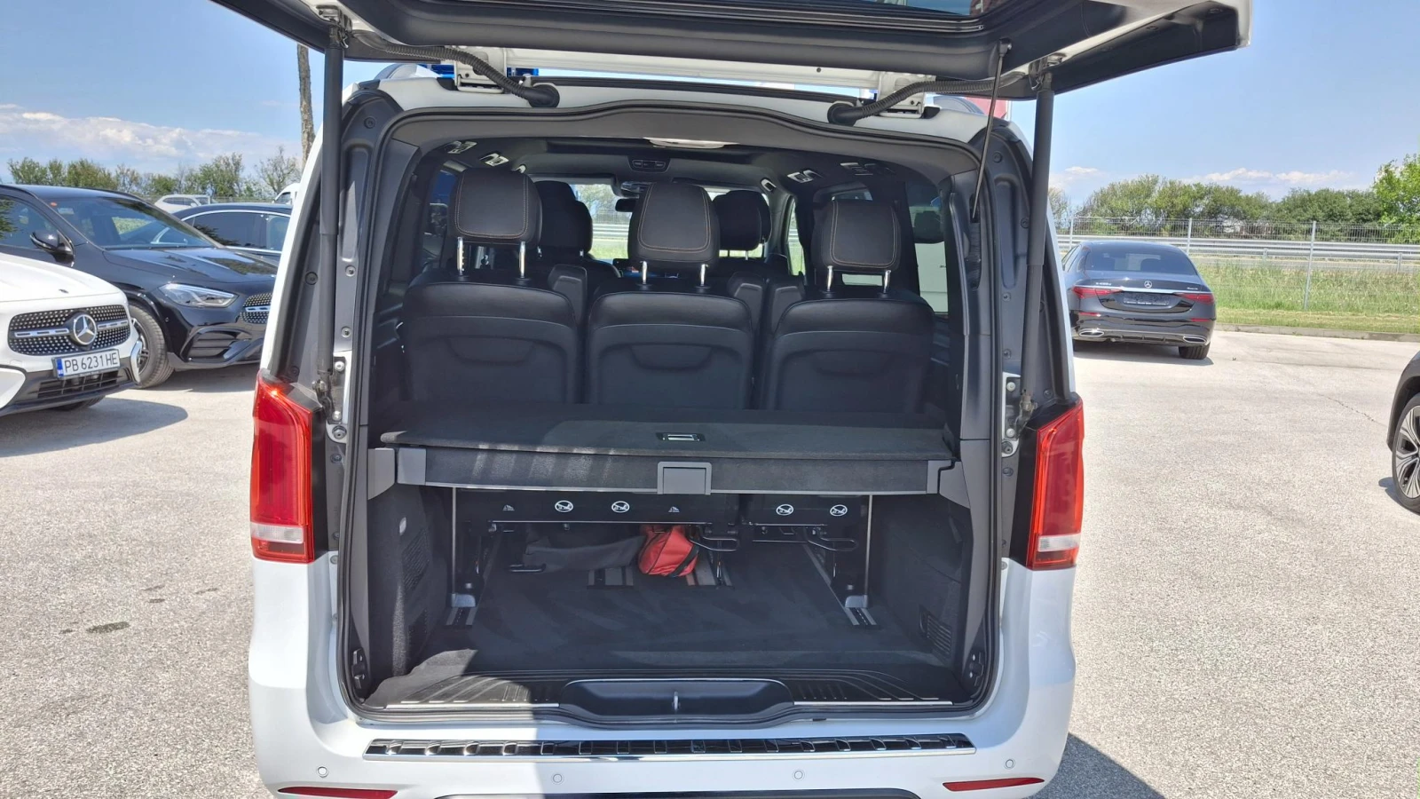 Mercedes-Benz V 300 EQ - изображение 7