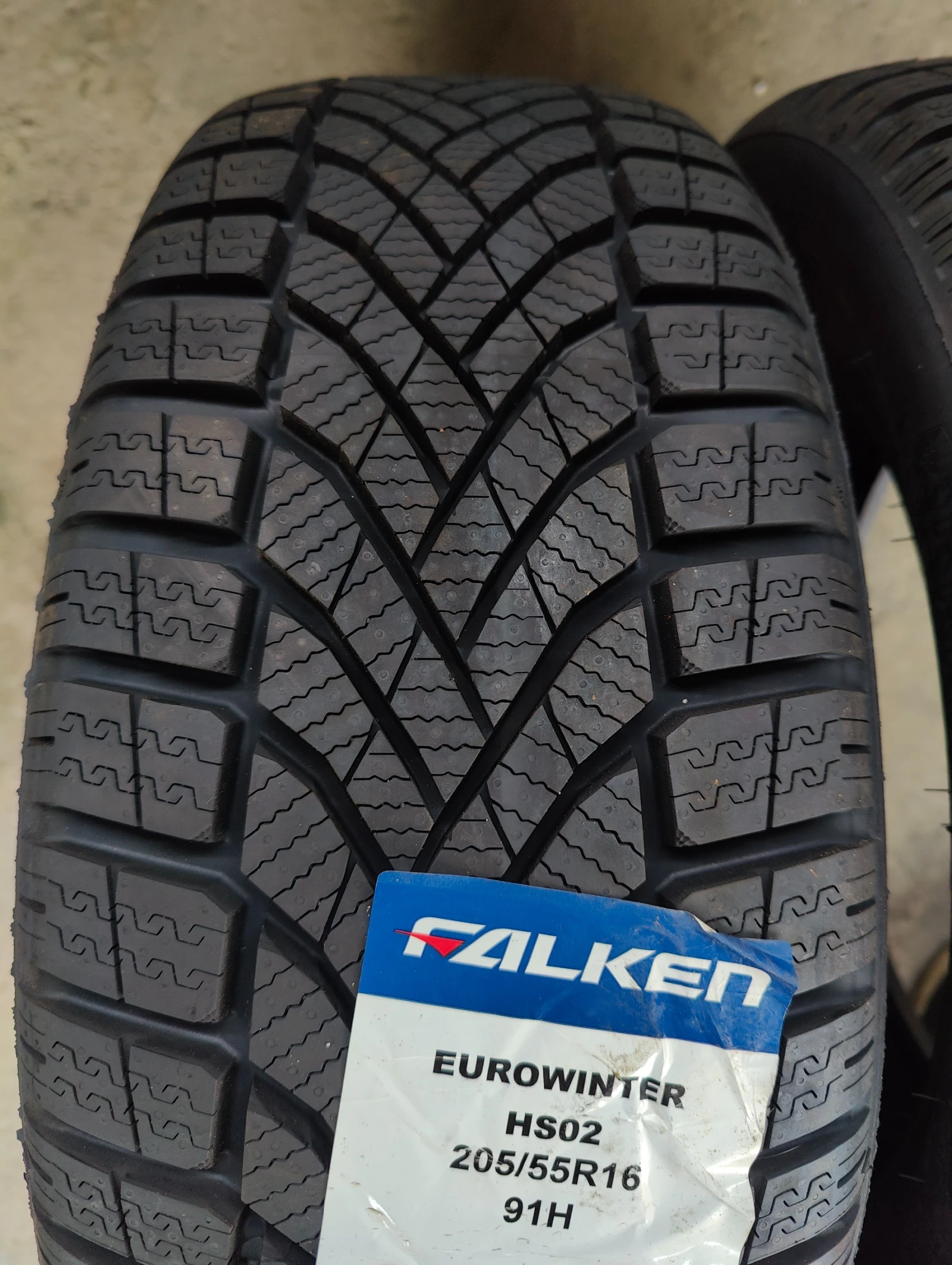Гуми Зимни 205/55R16, снимка 4 - Гуми и джанти - 55162483