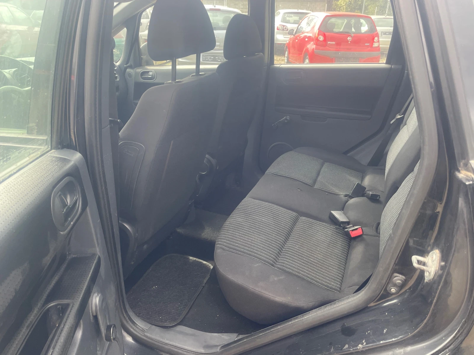Mitsubishi Colt 1.1i  - изображение 10