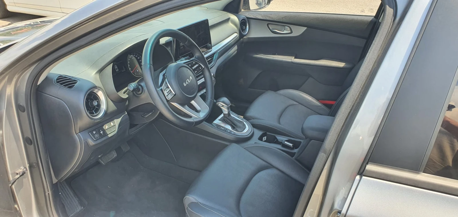 Kia K3 1.6MPI, снимка 11 - Автомобили и джипове - 54794975