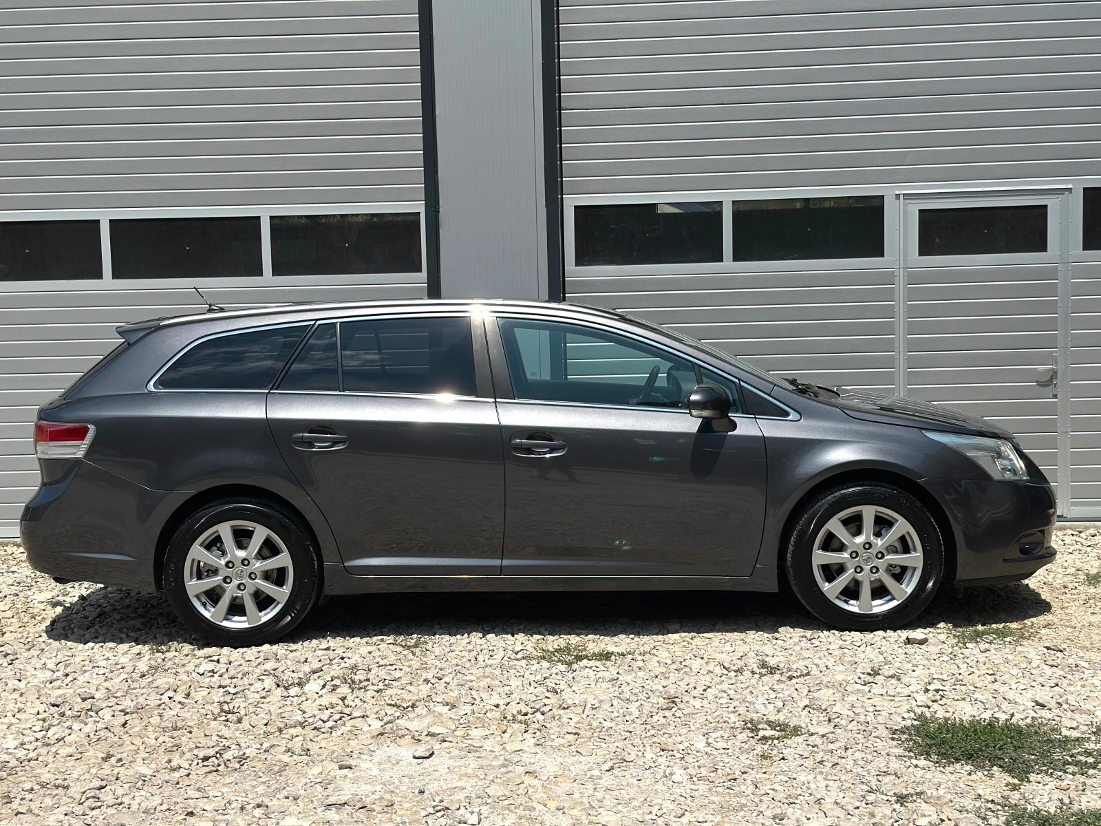 Toyota Avensis 2.0 D4D 125кс KEYLESS СЕРВИЗНА КНИЖКА, снимка 7 - Автомобили и джипове - 55412562