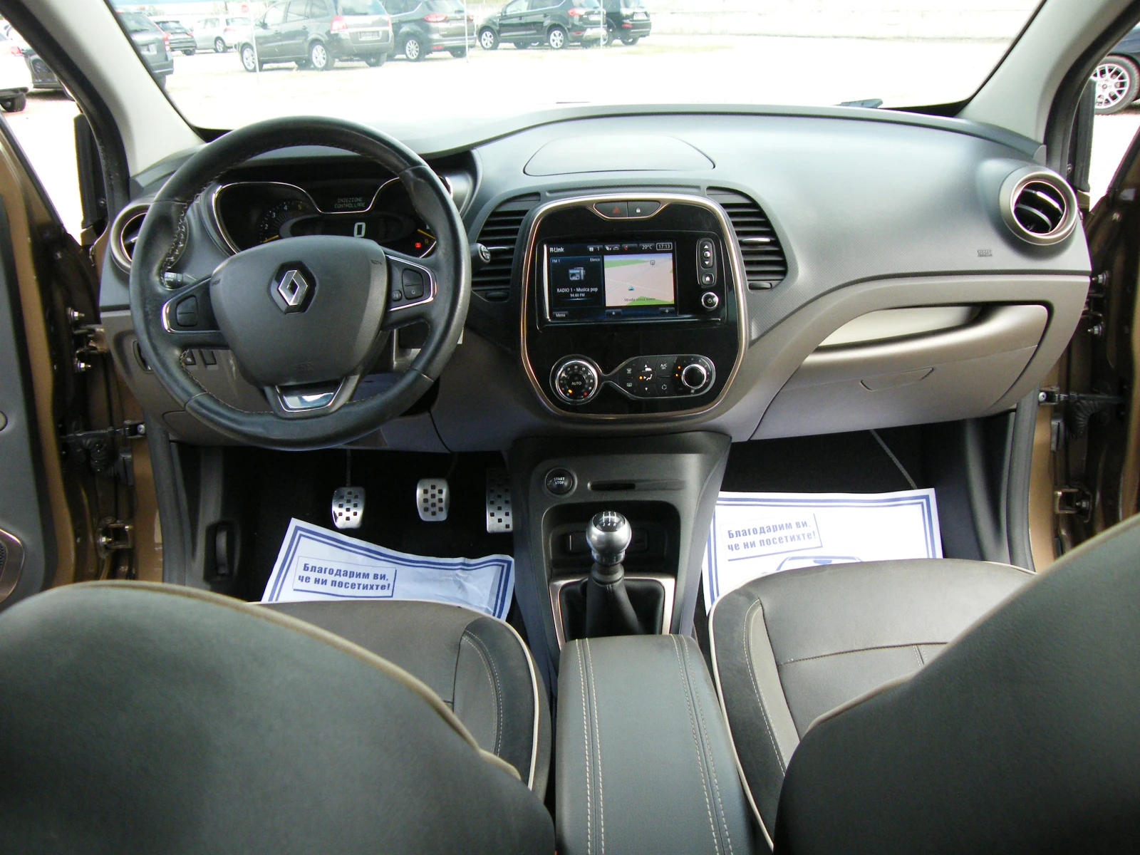 Renault Captur 1.5dci EURO 6B, снимка 15 - Автомобили и джипове - 55665874