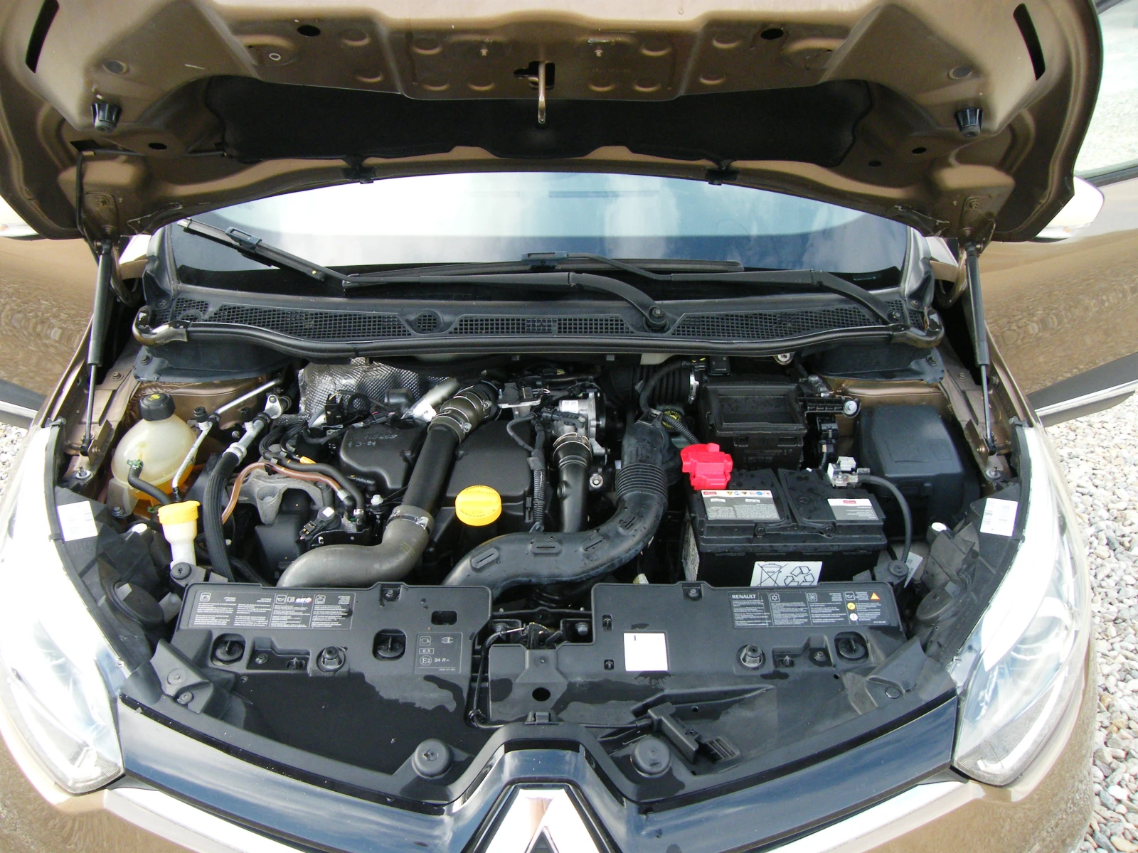 Renault Captur 1.5dci EURO 6B, снимка 17 - Автомобили и джипове - 55665874