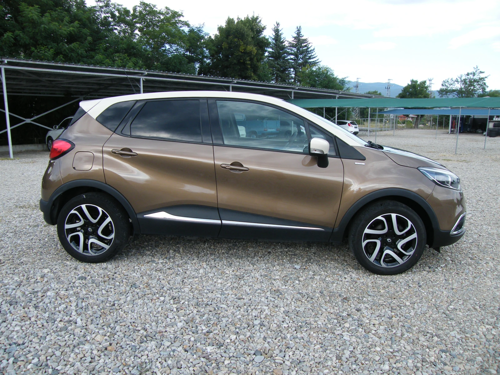 Renault Captur 1.5dci EURO 6B, снимка 3 - Автомобили и джипове - 55665874