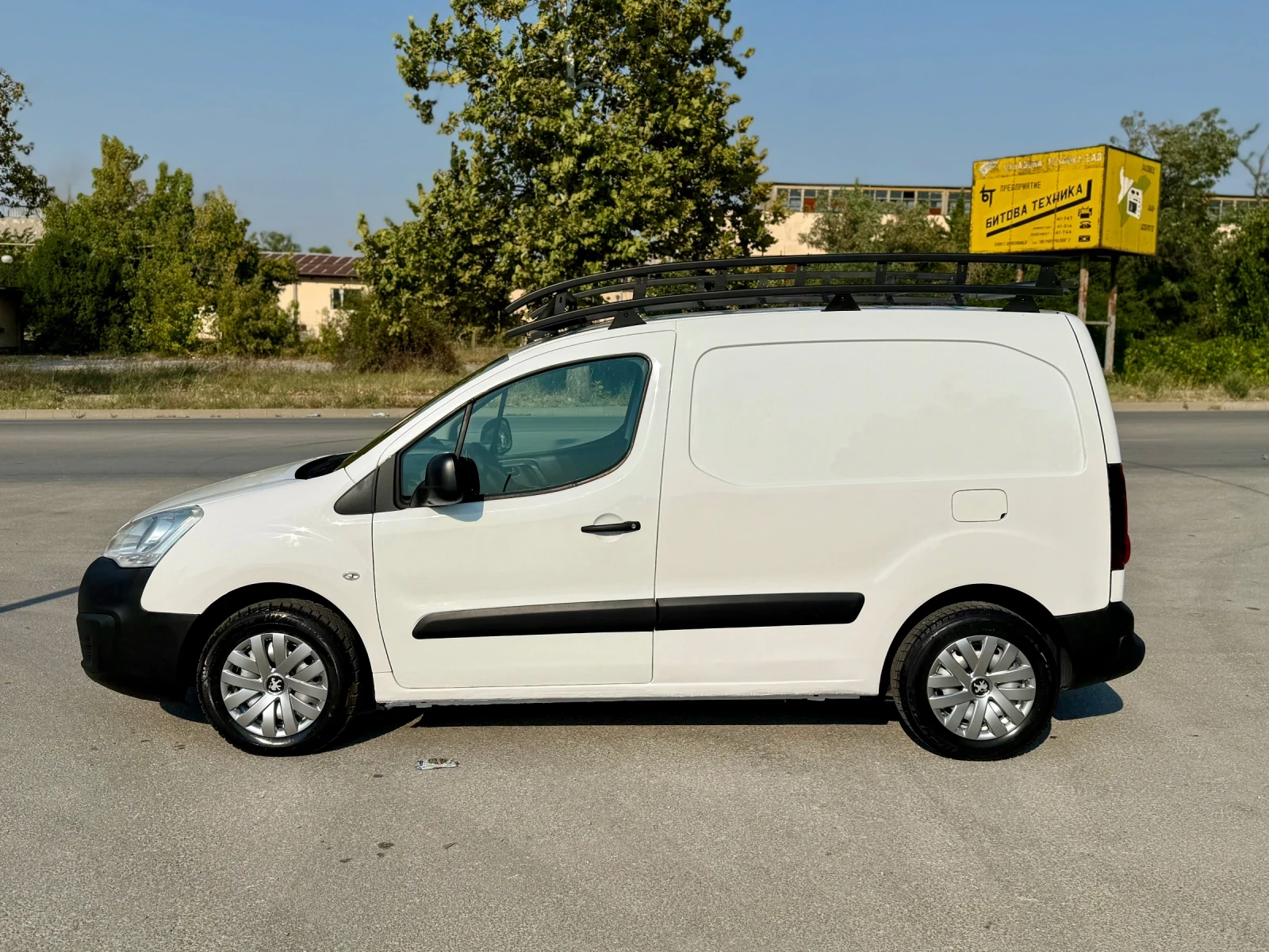 Peugeot Partner 1.6HDI* 3 МЕСТЕН* КЛИМАТИК* БАГАЖНИК* ЕВРО 5, снимка 4 - Автомобили и джипове - 55709894