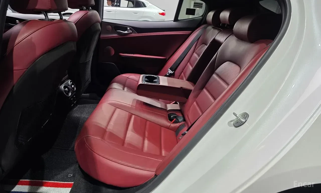 Kia Stinger 3.3* TURBO* GT* AWD* ОБДУХВАНЕ* ХЕДЪП* ДИСТРОНИК* , снимка 15 - Автомобили и джипове - 55819046