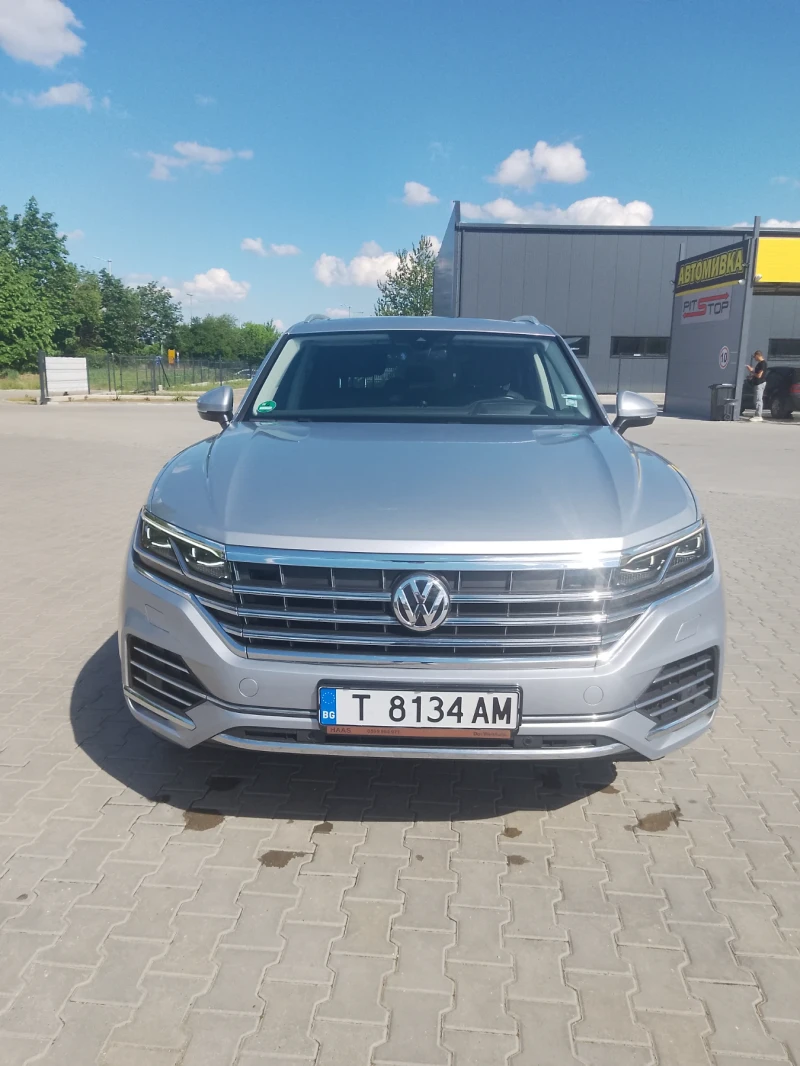 VW Touareg, снимка 2 - Автомобили и джипове - 52346815