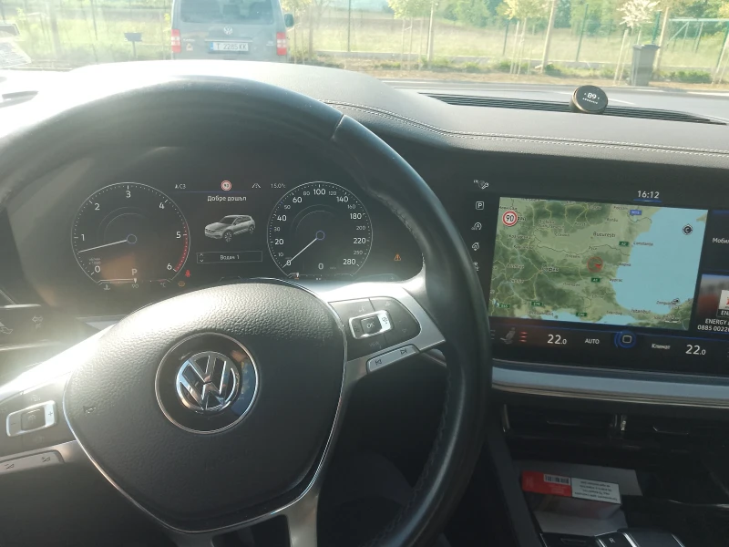 VW Touareg, снимка 4 - Автомобили и джипове - 52346815