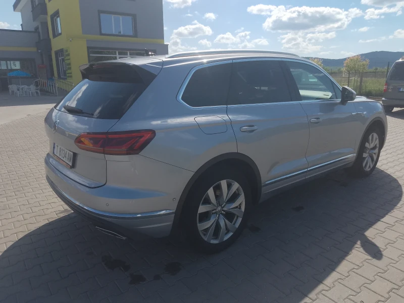 VW Touareg, снимка 6 - Автомобили и джипове - 52346815