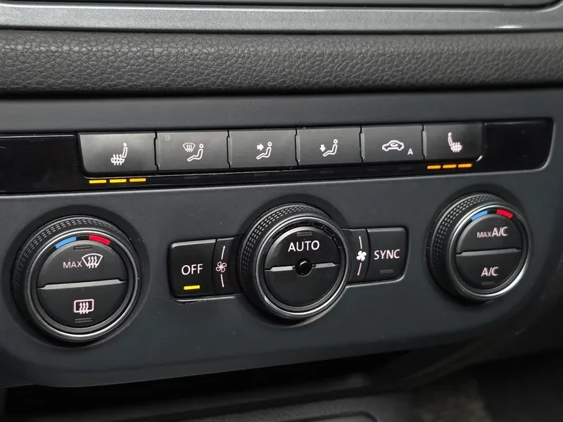 VW Tiguan 2.0 Tdi R-Line 5N, снимка 15 - Автомобили и джипове - 55263406
