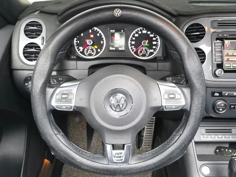 VW Tiguan 2.0 Tdi R-Line 5N, снимка 13 - Автомобили и джипове - 55263406