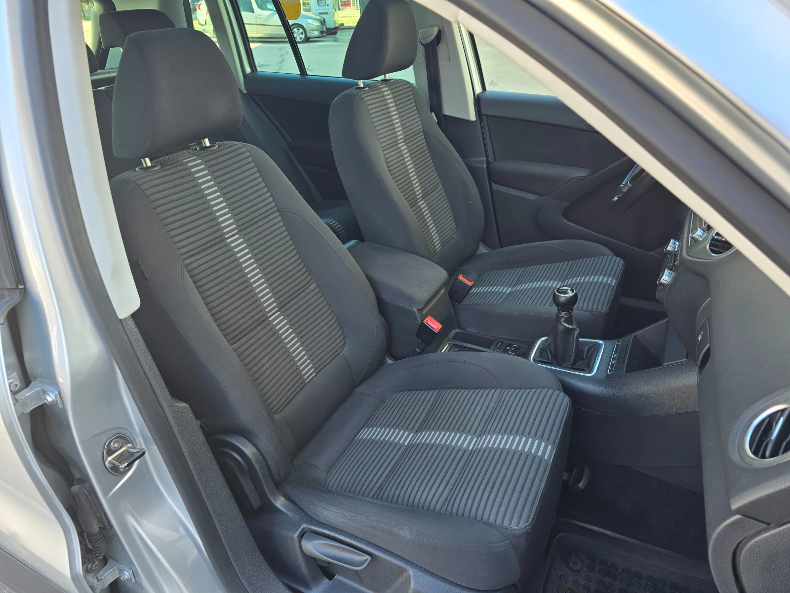 VW Tiguan 2.0TDI/140ps/4X4, снимка 8 - Автомобили и джипове - 53787352