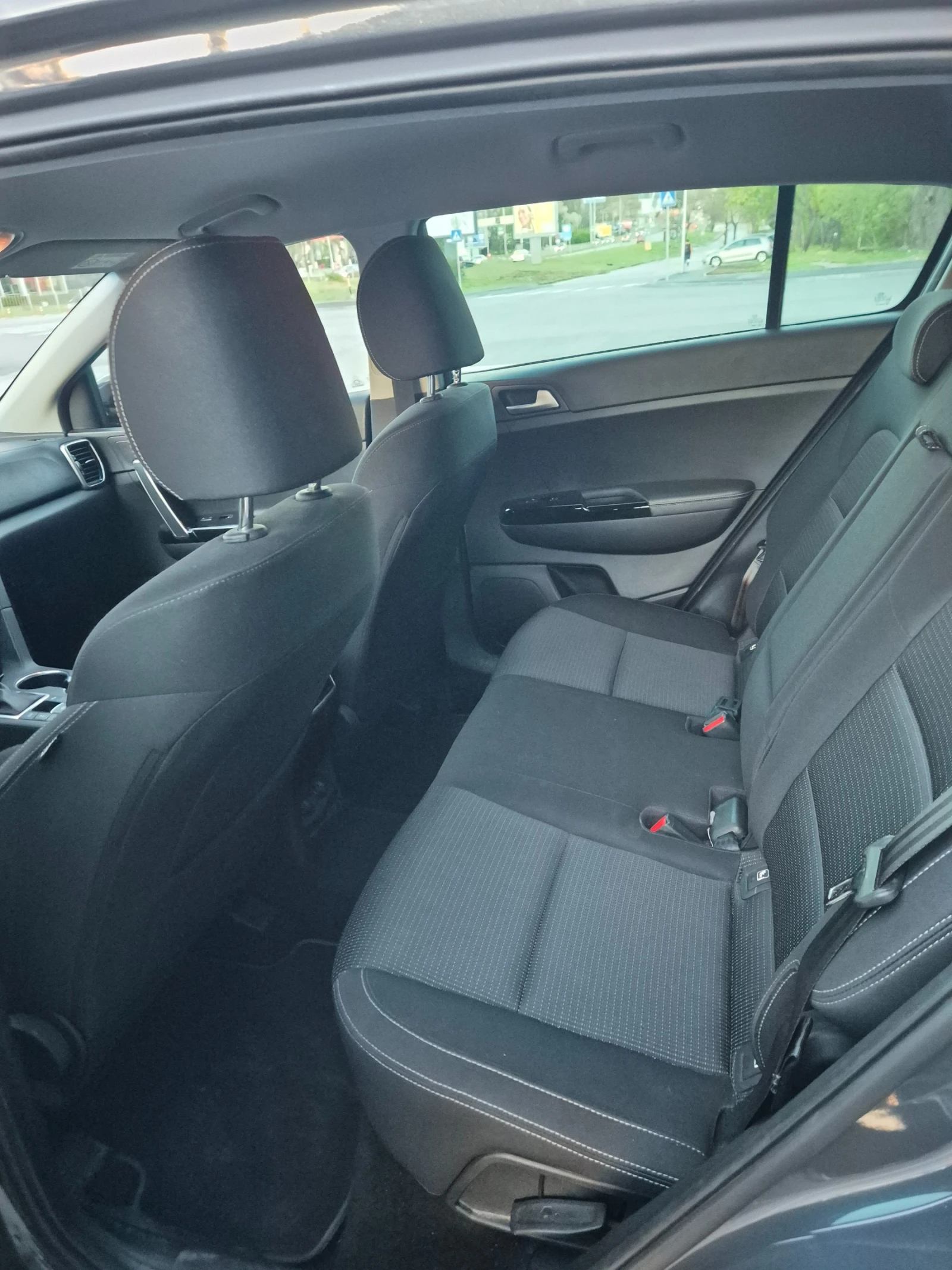 Kia Sportage, снимка 10 - Автомобили и джипове - 54296453