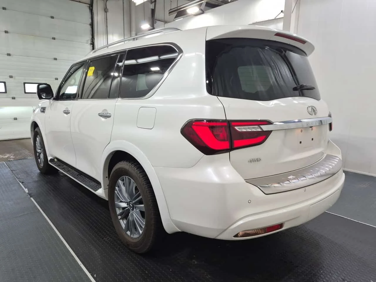 Infiniti QX80 * LUXE 8 PASSENGER AWD * CARFAX * ��� ������������ | Mobile.bg � ����������� 4