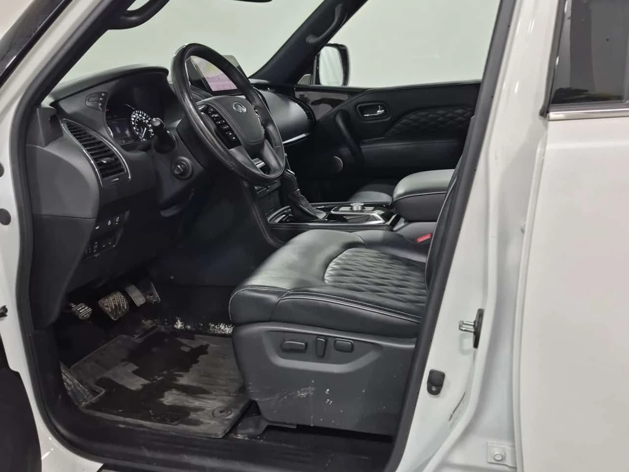 Infiniti QX80 * LUXE 8 PASSENGER AWD * CARFAX * ��� ������������ | Mobile.bg � ����������� 5