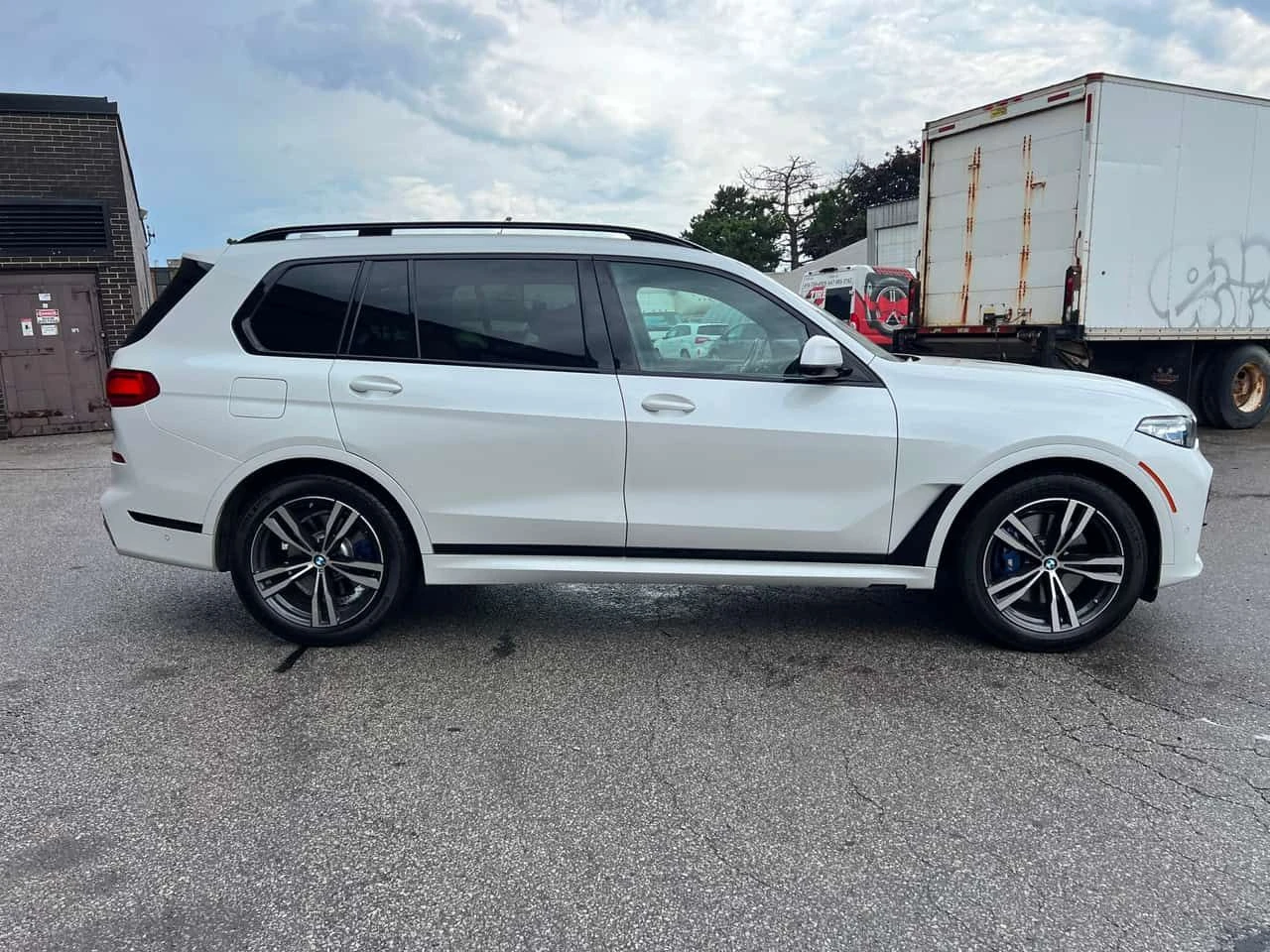 BMW X7 * xDrive40i* 7 МЕСТЕН * ЛАЗЕРИ * ДИСТРОНИК * МАСАЖ, снимка 3 - Автомобили и джипове - 55226840