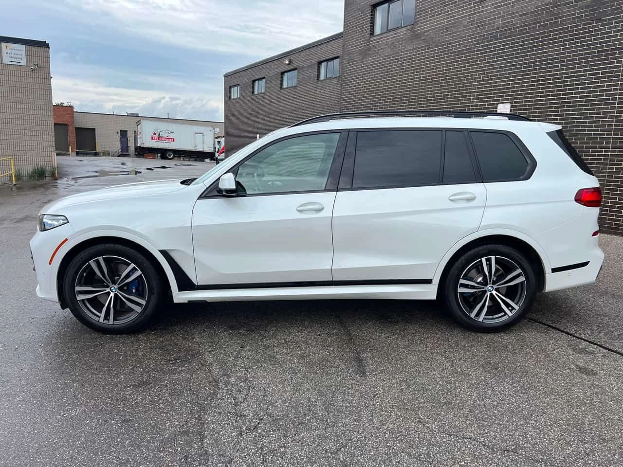 BMW X7 * xDrive40i* 7 МЕСТЕН * ЛАЗЕРИ * ДИСТРОНИК * МАСАЖ, снимка 2 - Автомобили и джипове - 55226840