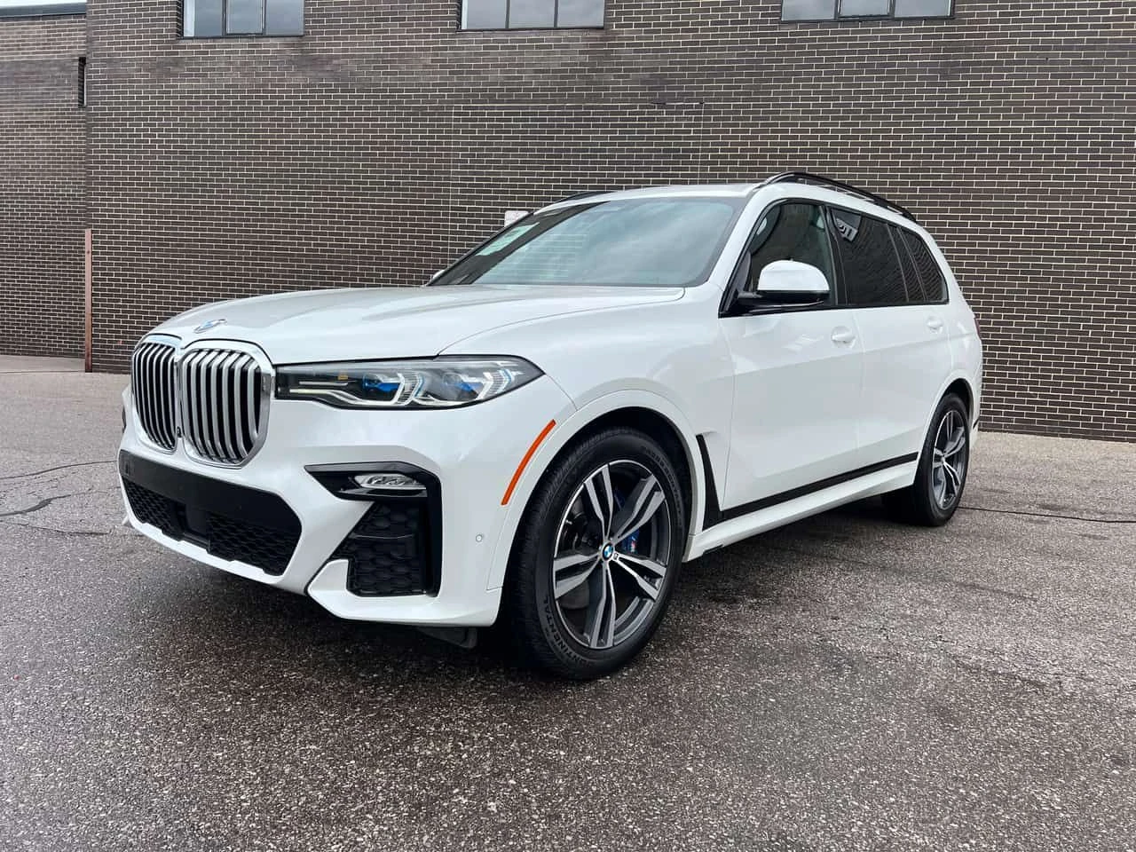 BMW X7 * xDrive40i* 7 МЕСТЕН * ЛАЗЕРИ * ДИСТРОНИК * МАСАЖ
