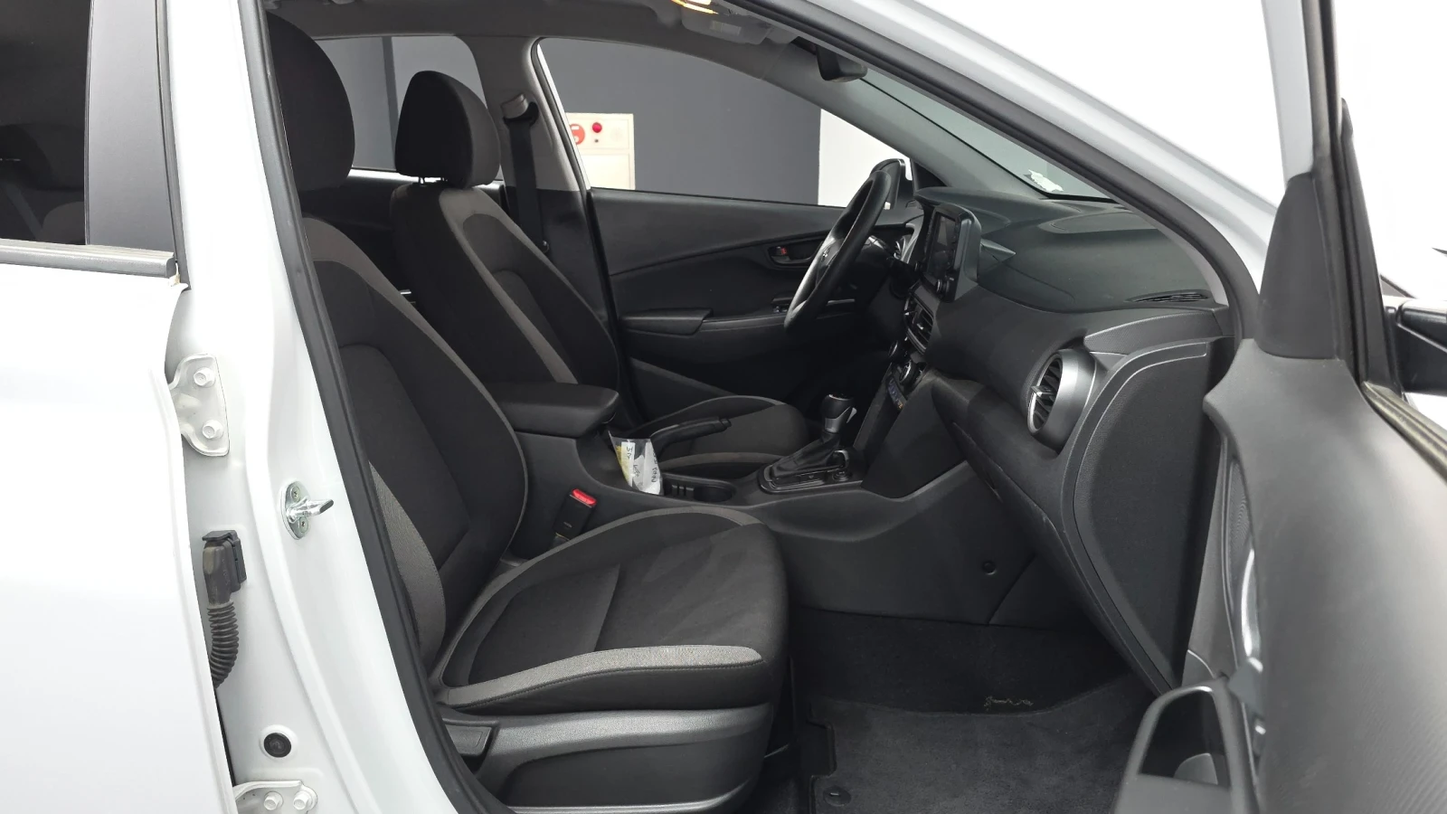 Hyundai Kona Diesel 1.6 4WD, снимка 13 - Автомобили и джипове - 55501152
