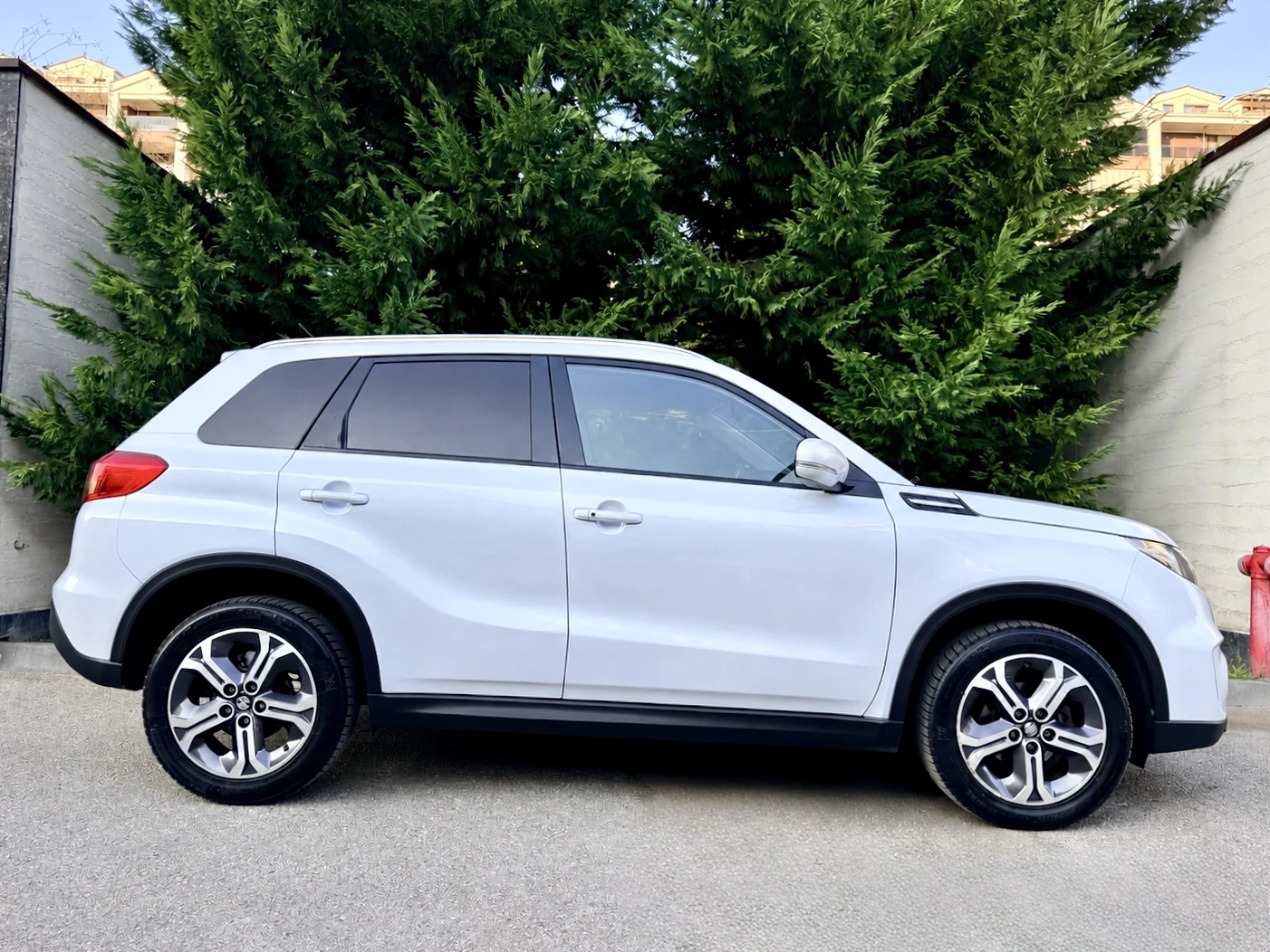 Suzuki Vitara 1.6i PREMIUM DISTRONIK KAMERA KEYLESS-GO PODGREV, снимка 4 - Автомобили и джипове - 55901543
