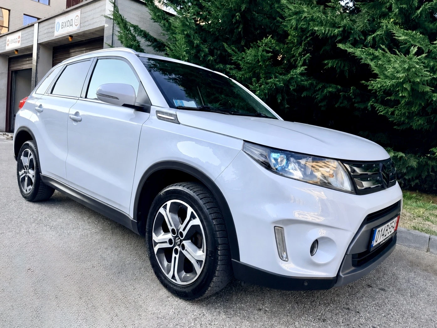 Suzuki Vitara 1.6i PREMIUM DISTRONIK KAMERA KEYLESS-GO PODGREV, снимка 3 - Автомобили и джипове - 55901543