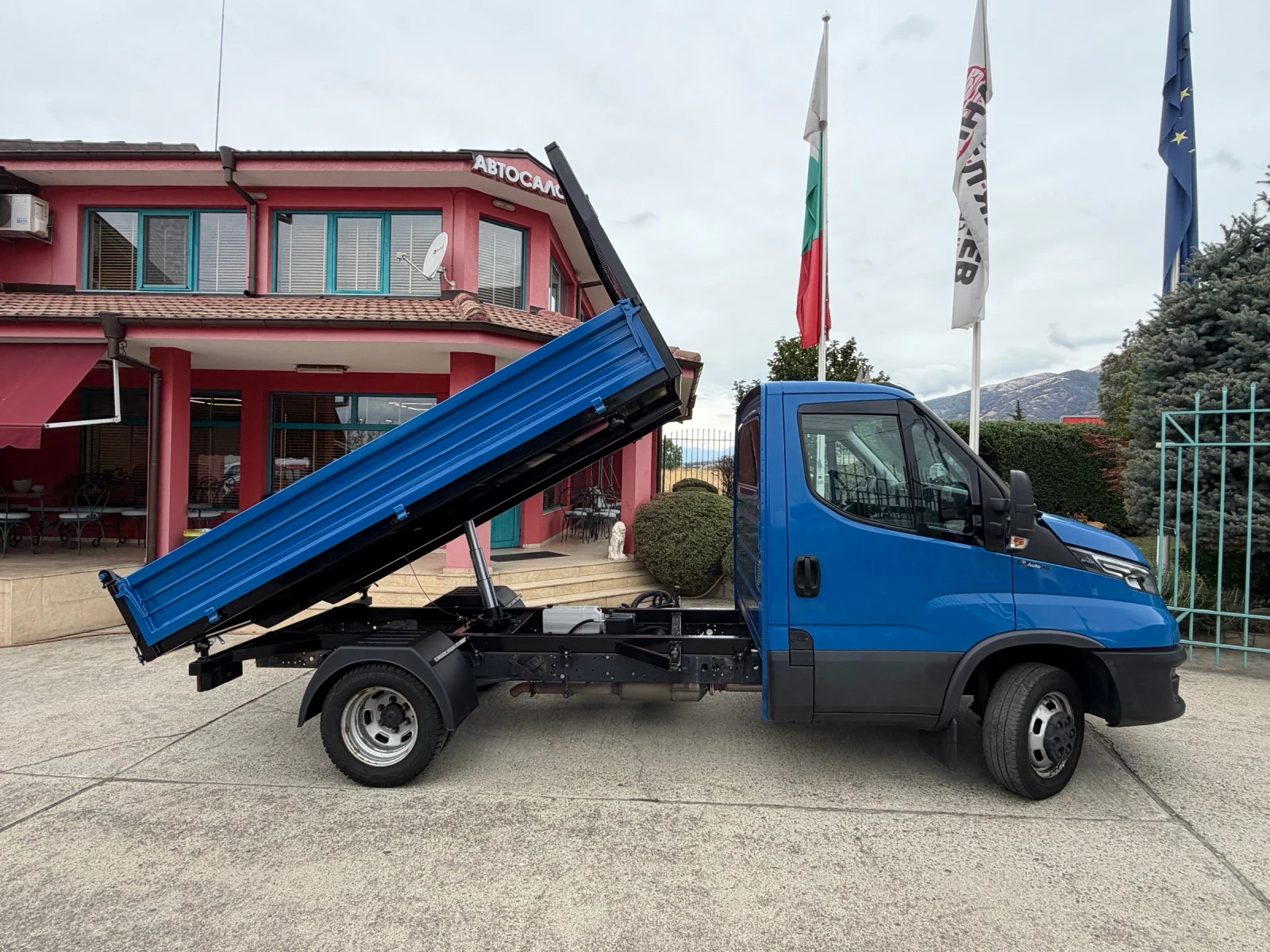 Iveco Daily 3.0HPI* 35C18* Климатик* Тристранен самосвал, снимка 13 - Бусове и автобуси - 56231788