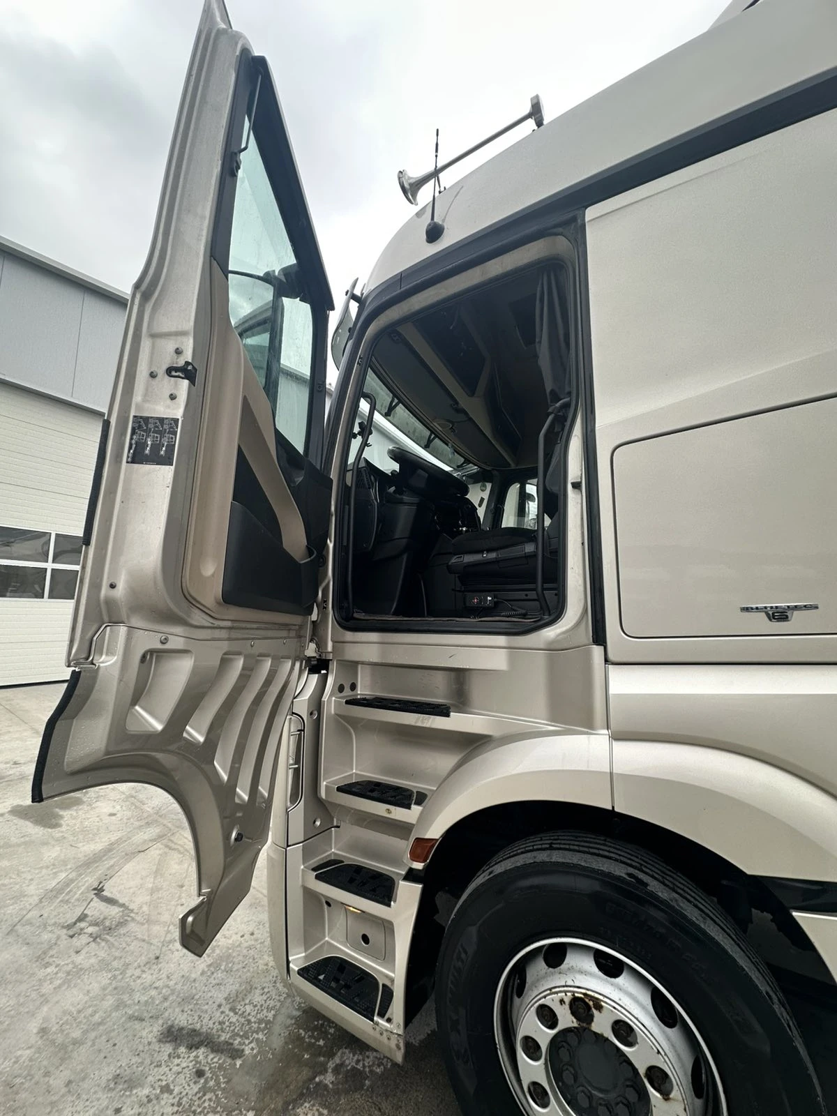 Mercedes-Benz Actros, снимка 6 - Камиони - 53942366