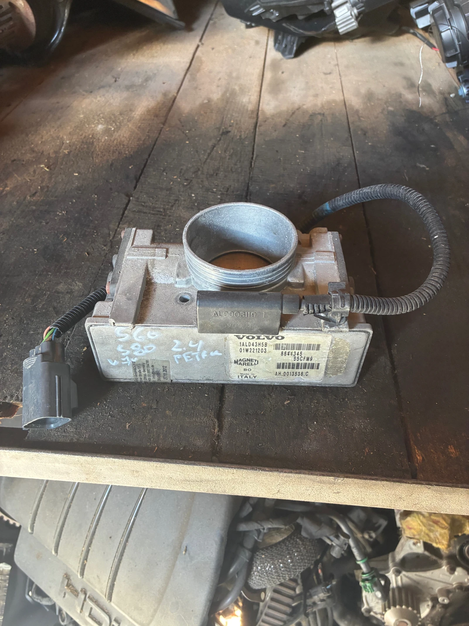 Дроселова клапа Volvo Волво S60/S80/V70. 2.4 бензин. 8644345. 