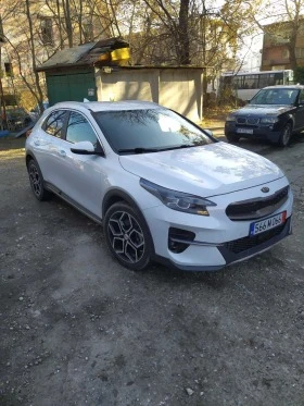 Kia XCeed Plug in hybrid Platinum регистрирана и обслужена, снимка 3